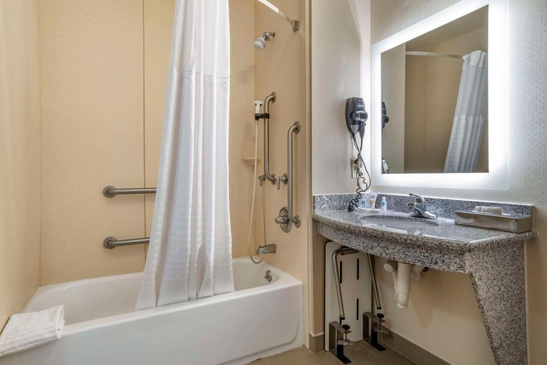 Comfort Suites Flowood - Jackson Airport gallery photo in Luckney, MS — image 14