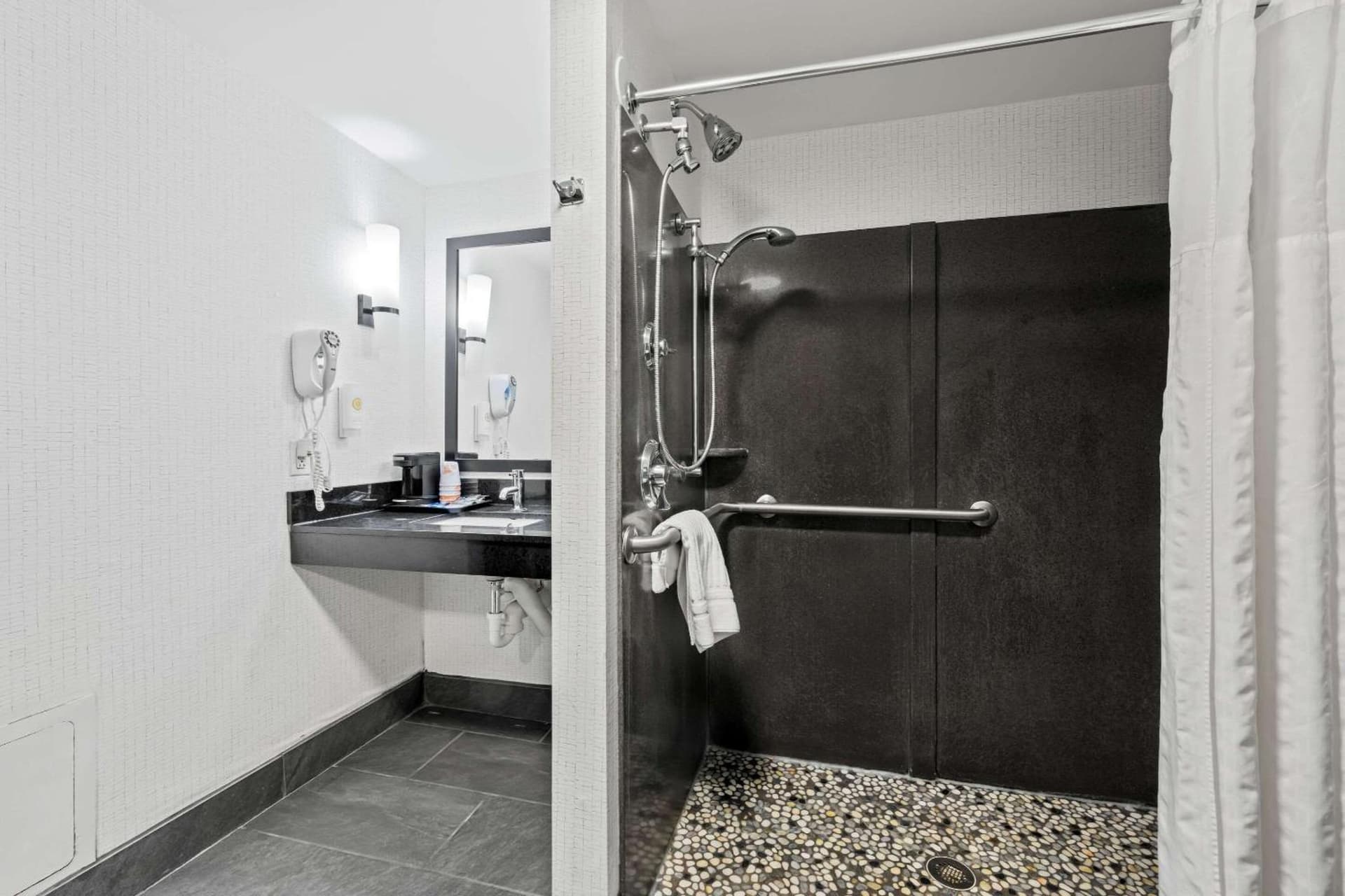 Comfort Suites Williamsburg Historic Area gallery photo in Williamsburg, VA — image 34