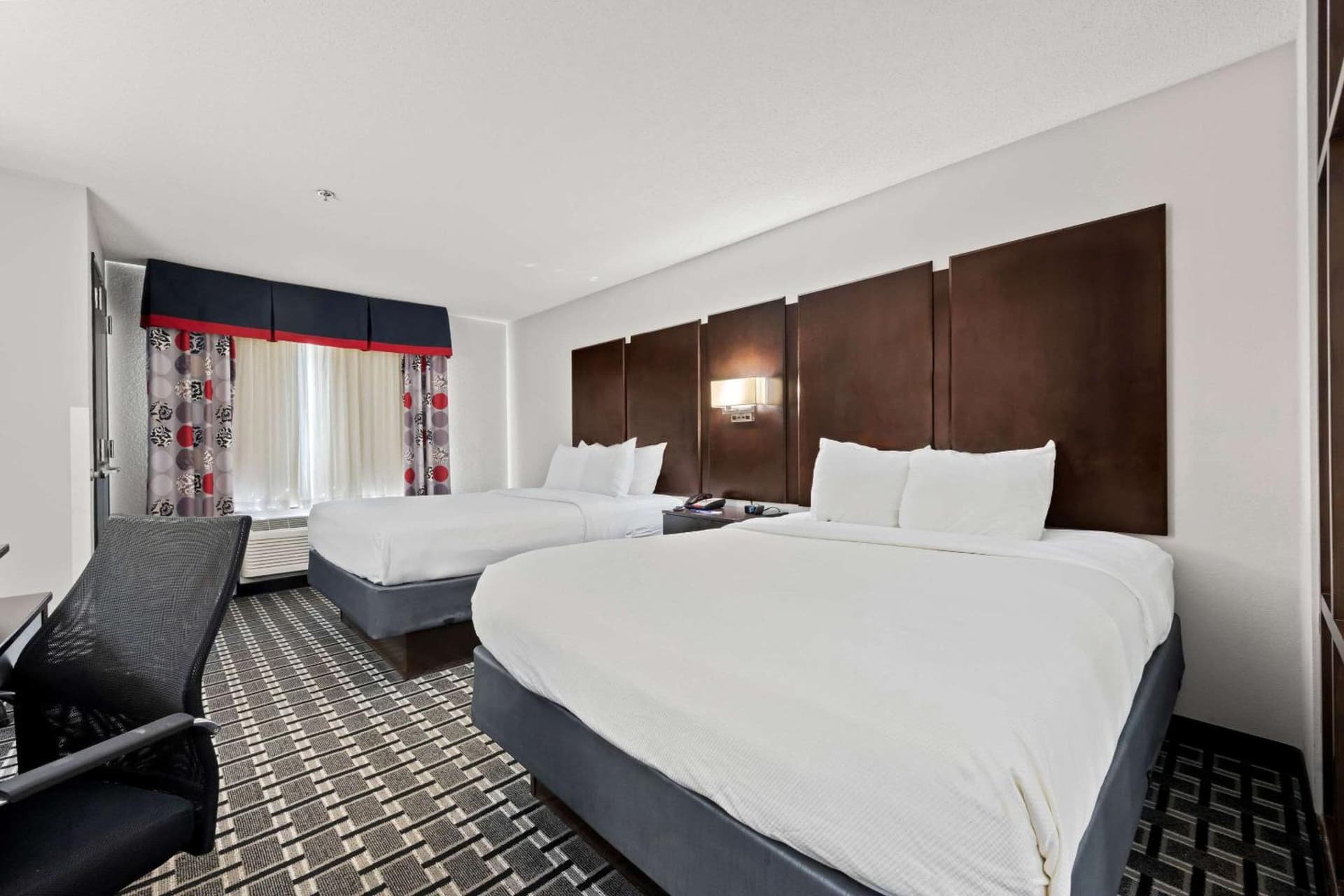 Comfort Suites Williamsburg Historic Area gallery photo in Williamsburg, VA — image 8