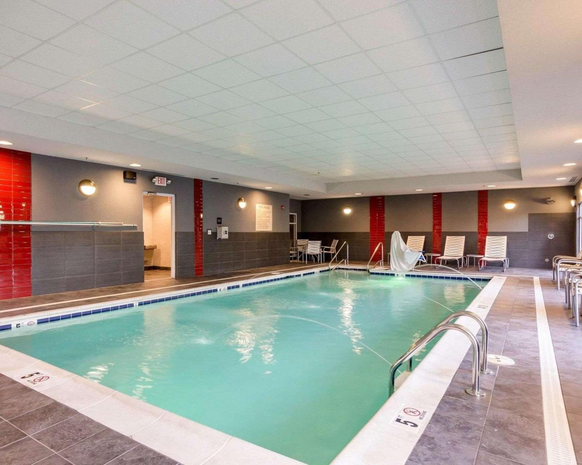 Comfort Suites Williamsburg Historic Area gallery photo in Williamsburg, VA — image 33