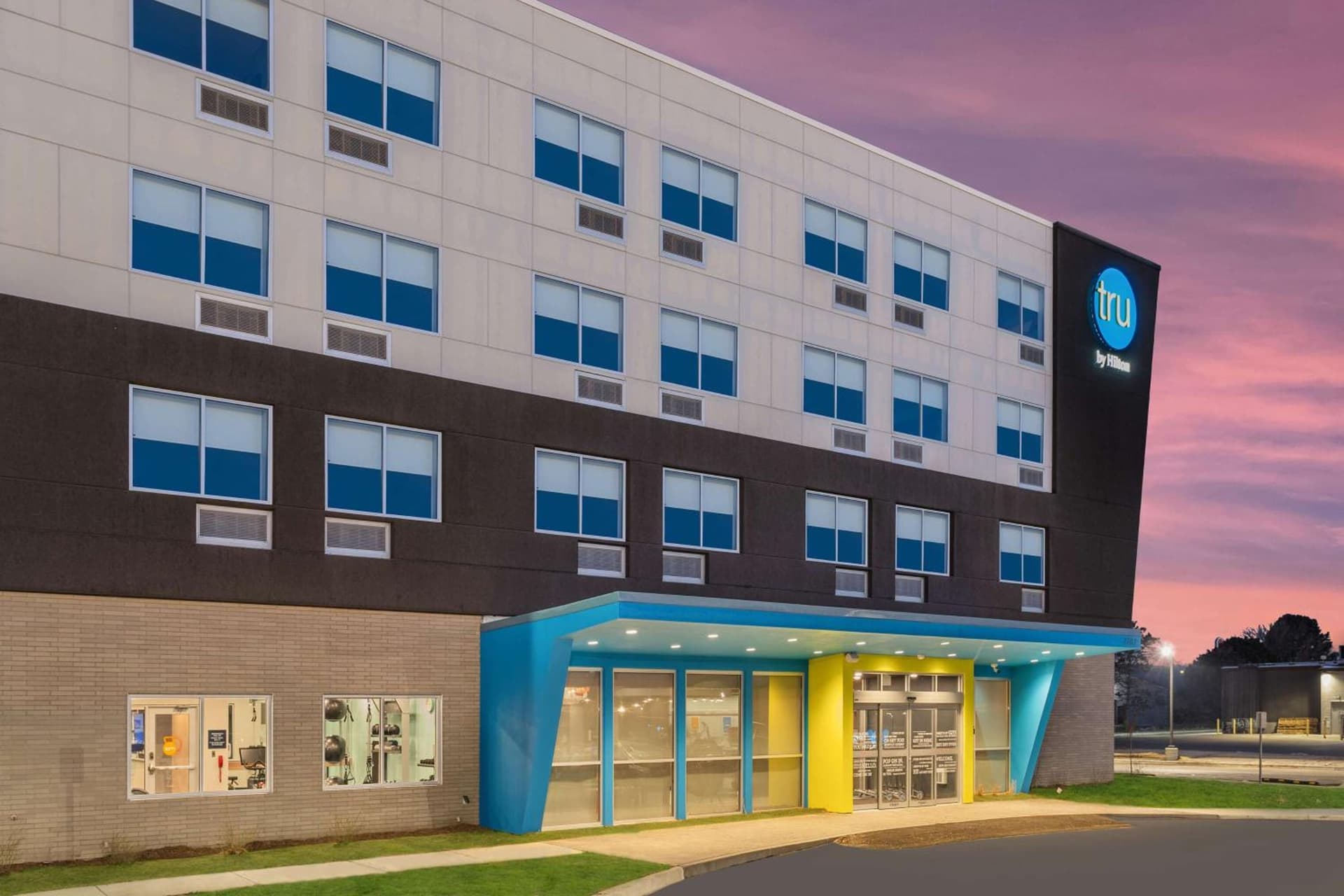 Tru By Hilton Janesville interior in Janesville, WI — gallery photo 2
