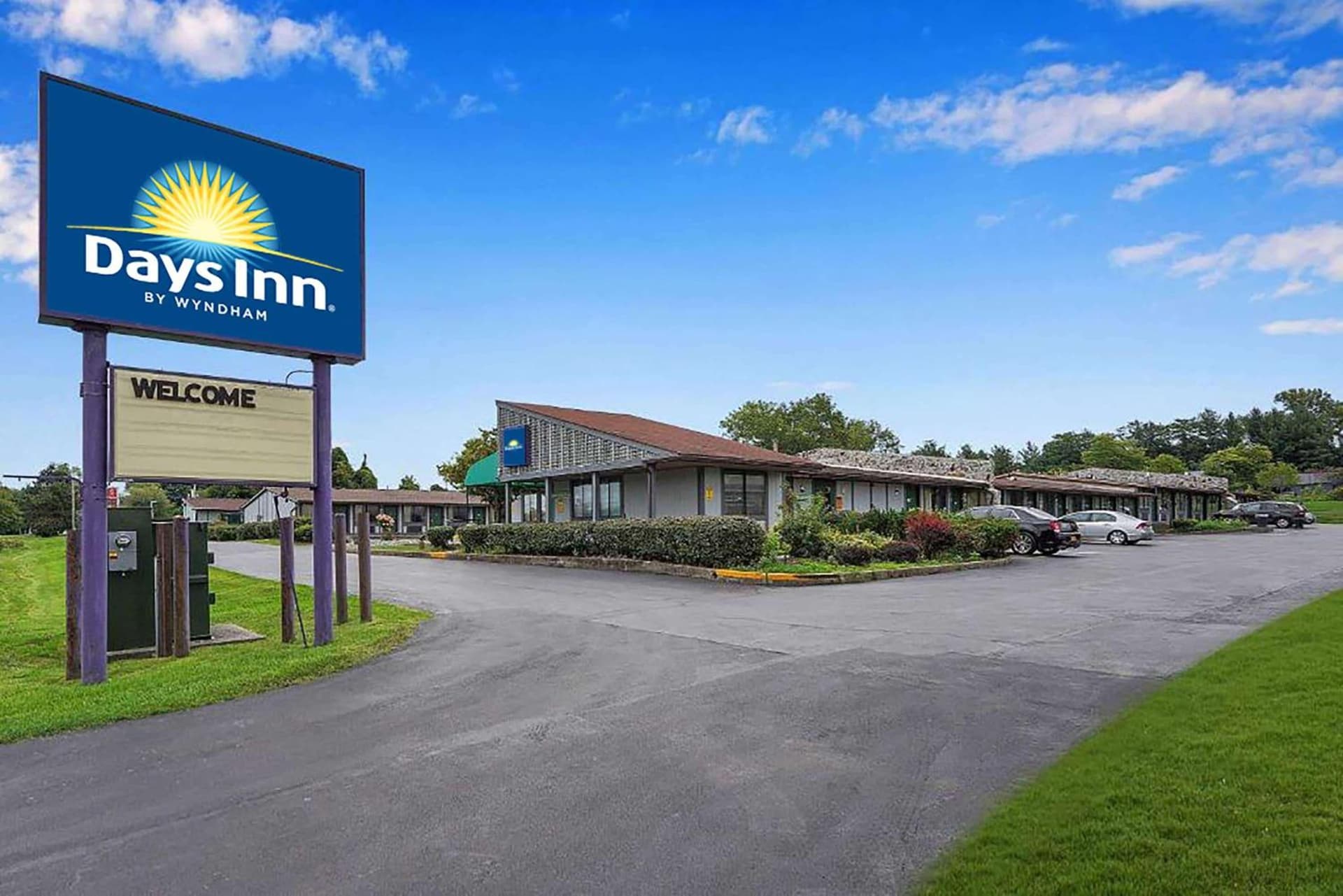 Days-Inn by Wyndham Liverpool-Syracuse featured exterior or lobby in Liverpool, NY — similar hotel