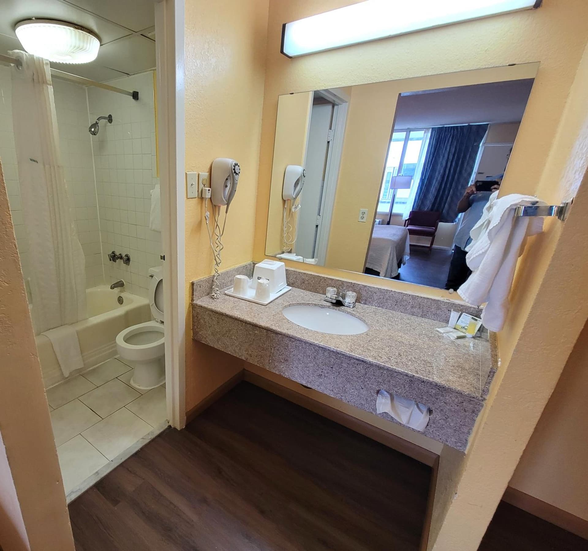 Days Inn by Wyndham Alexandria South property views in Alexandria, VA — gallery photo 3