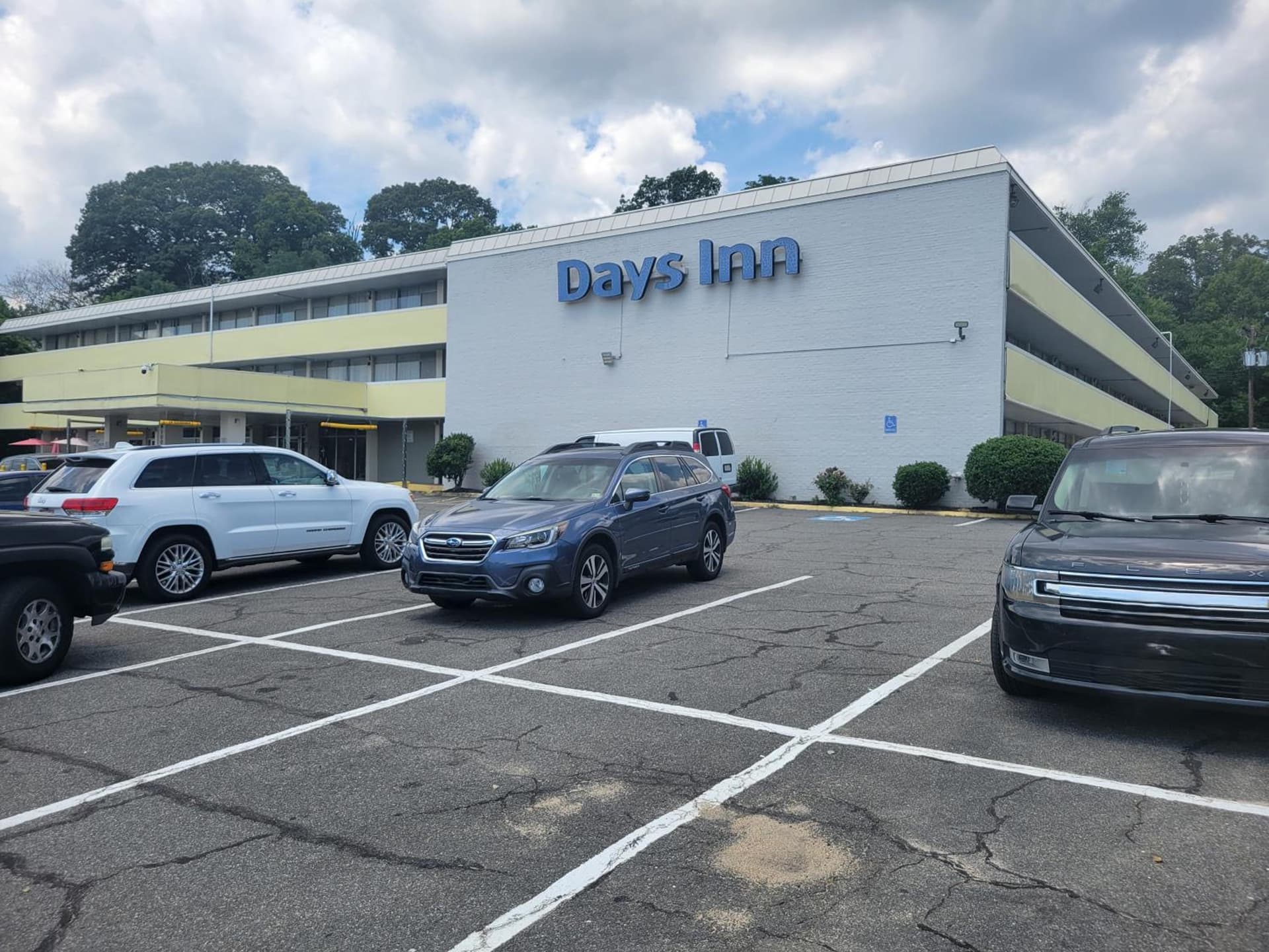 Days Inn by Wyndham Alexandria South featured exterior or lobby in Alexandria, VA — similar hotel