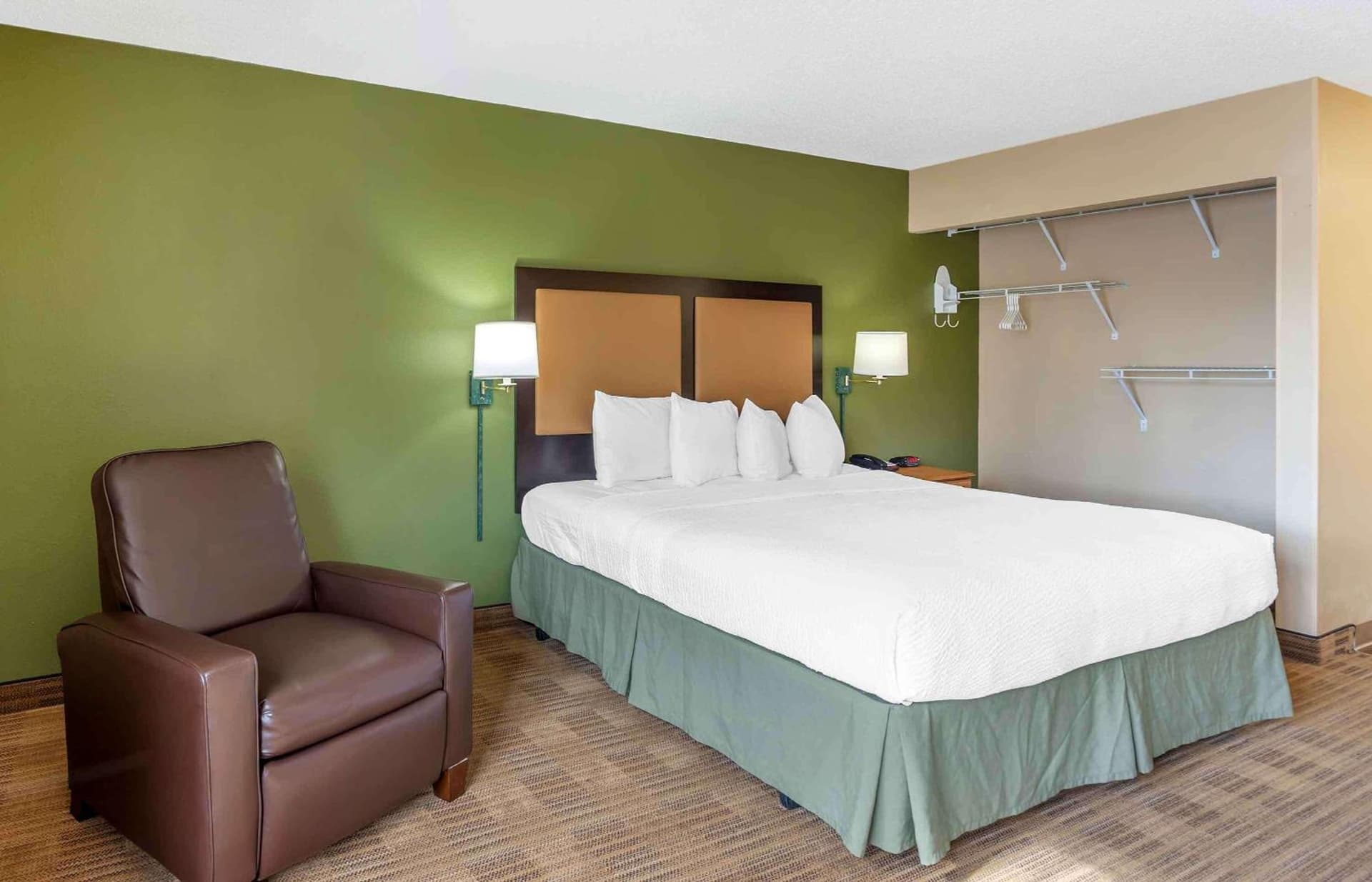 Extended Stay America Select Suites - Chicago - Naperville - East gallery photo in Naperville, IL — image 8