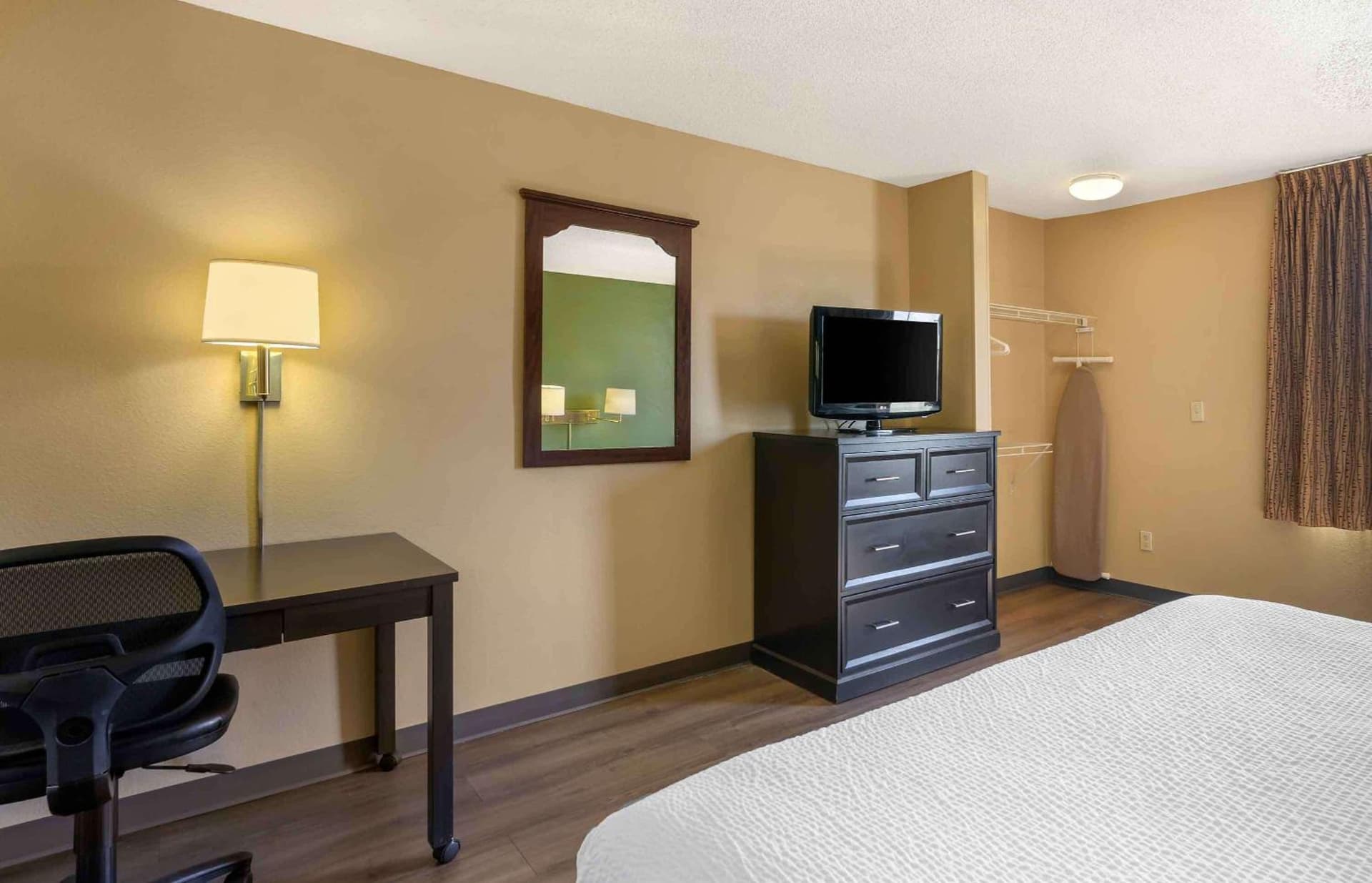 Extended Stay America Select Suites - Chicago - Naperville - East gallery photo in Naperville, IL — image 47
