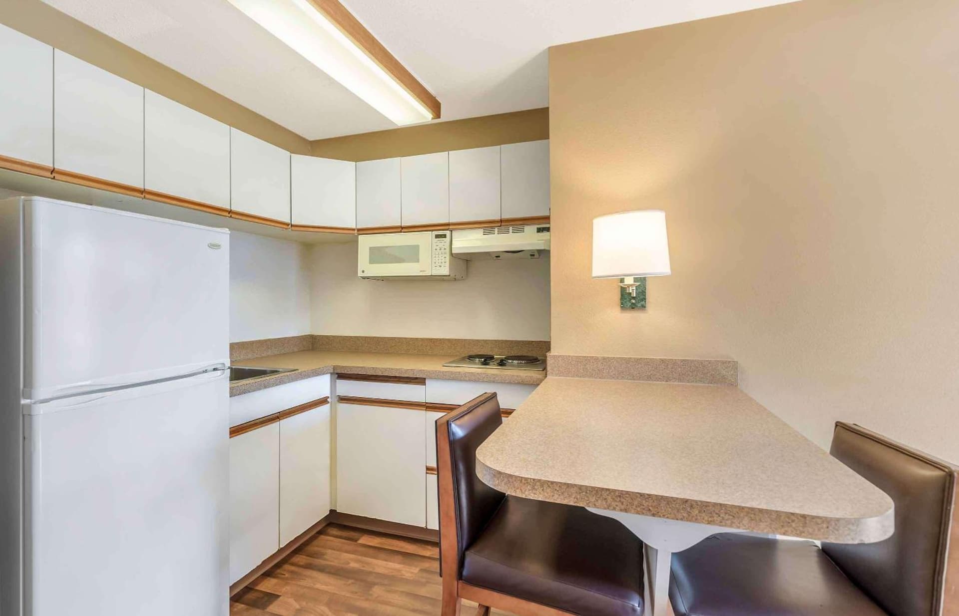 Extended Stay America Select Suites - Chicago - Naperville - East gallery photo in Naperville, IL — image 10