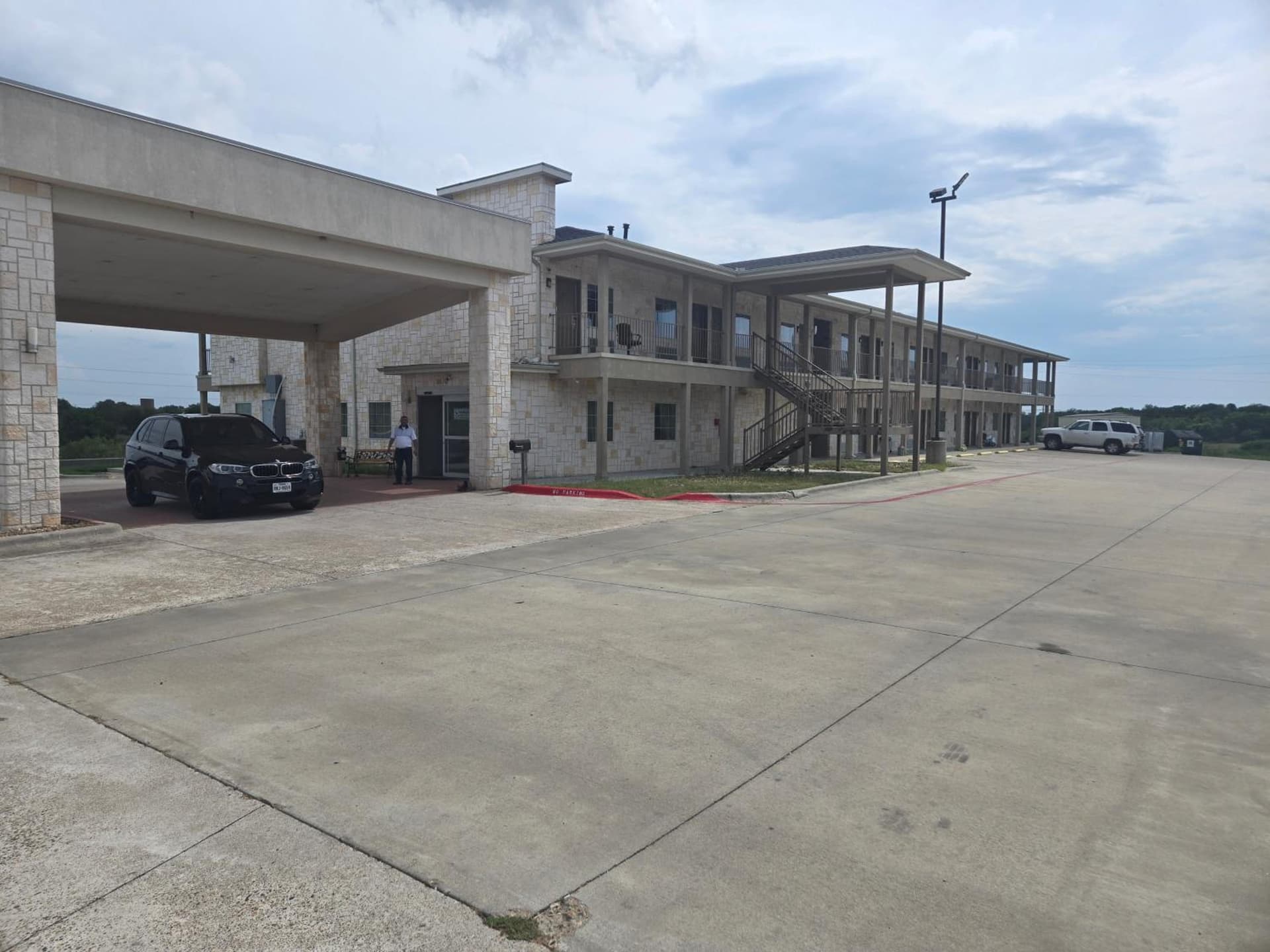 Westwood Inn Extended Stay Gonzales TX featured exterior or lobby in Gonzales, TX — similar hotel