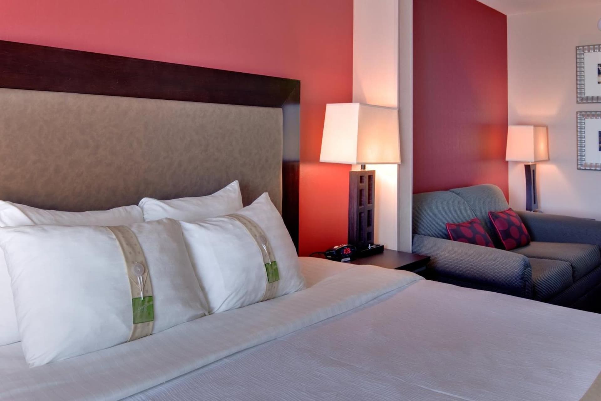 Holiday Inn & Suites Bakersfield by IHG gallery photo in Bakersfield, CA — image 36