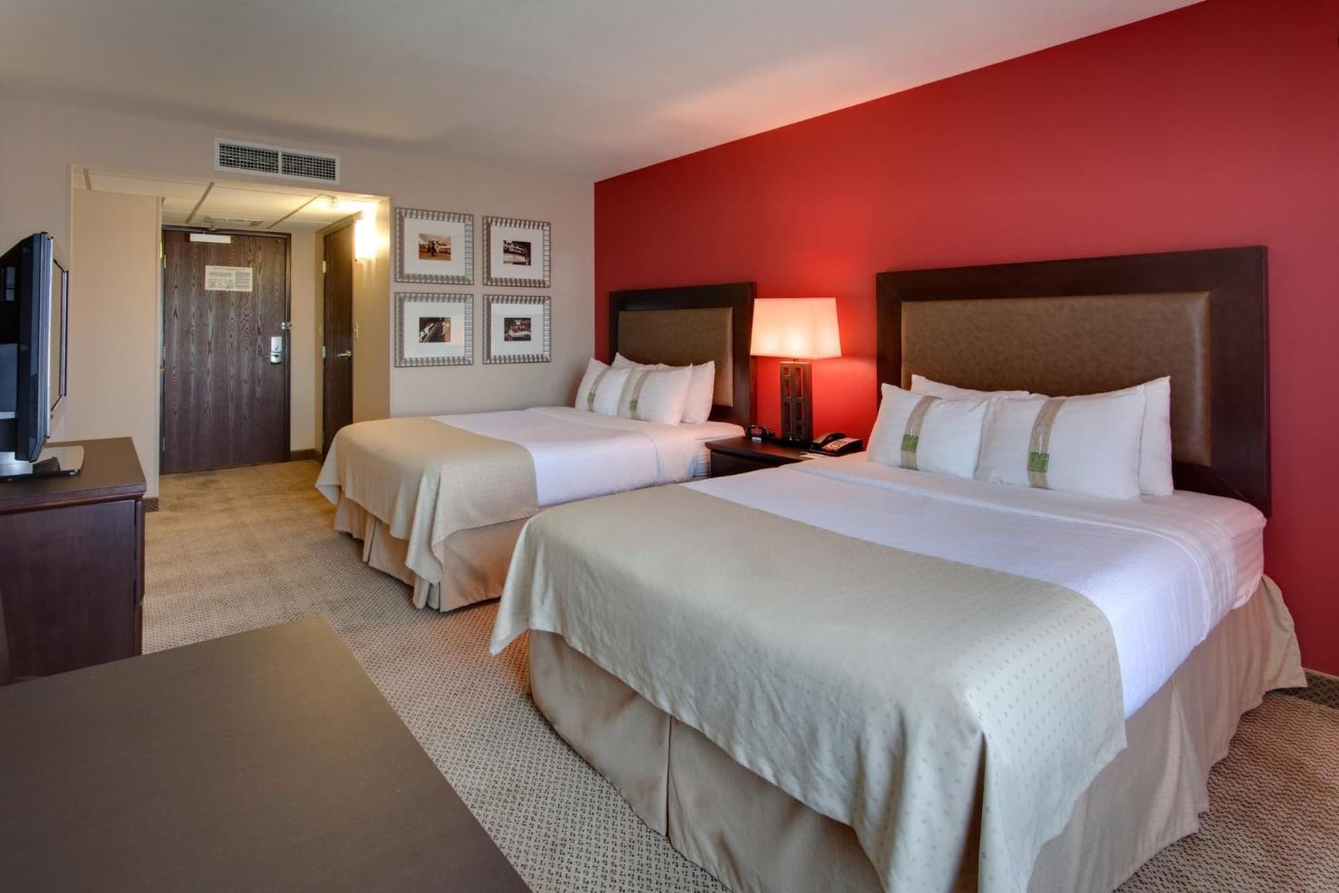 Holiday Inn & Suites Bakersfield by IHG gallery photo in Bakersfield, CA — image 15