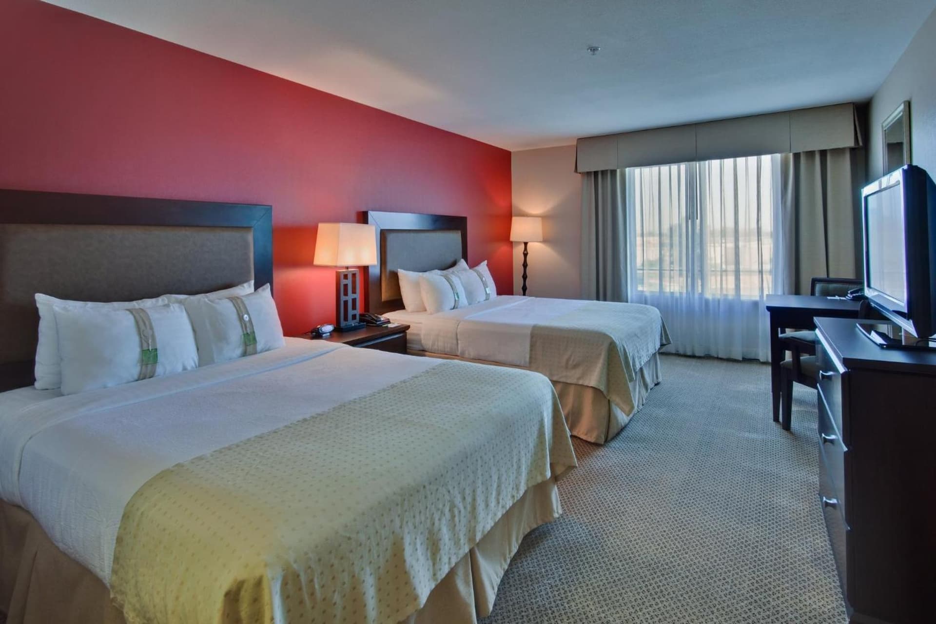 Holiday Inn & Suites Bakersfield by IHG gallery photo in Bakersfield, CA — image 6