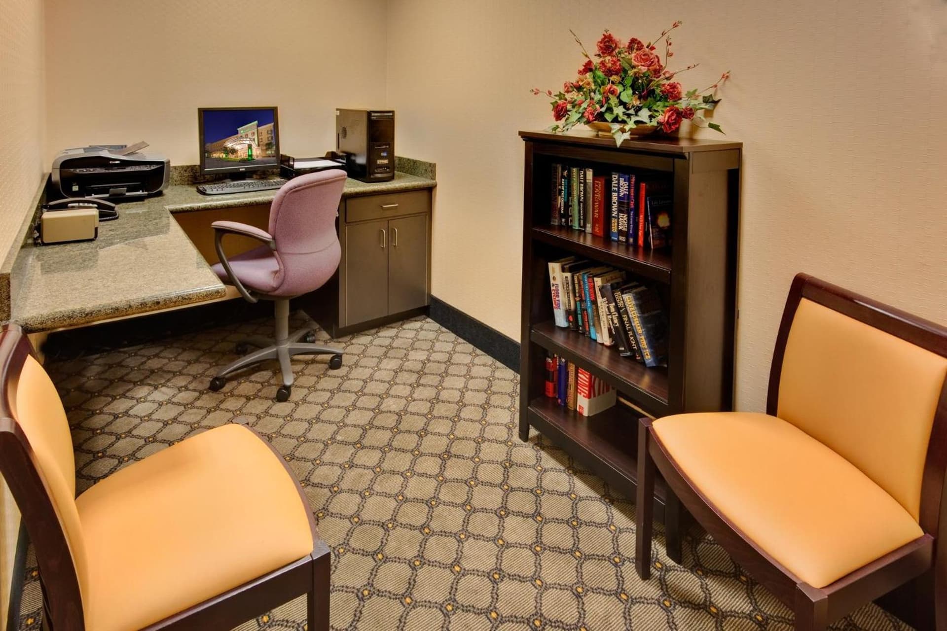 Holiday Inn & Suites Bakersfield by IHG gallery photo in Bakersfield, CA — image 9