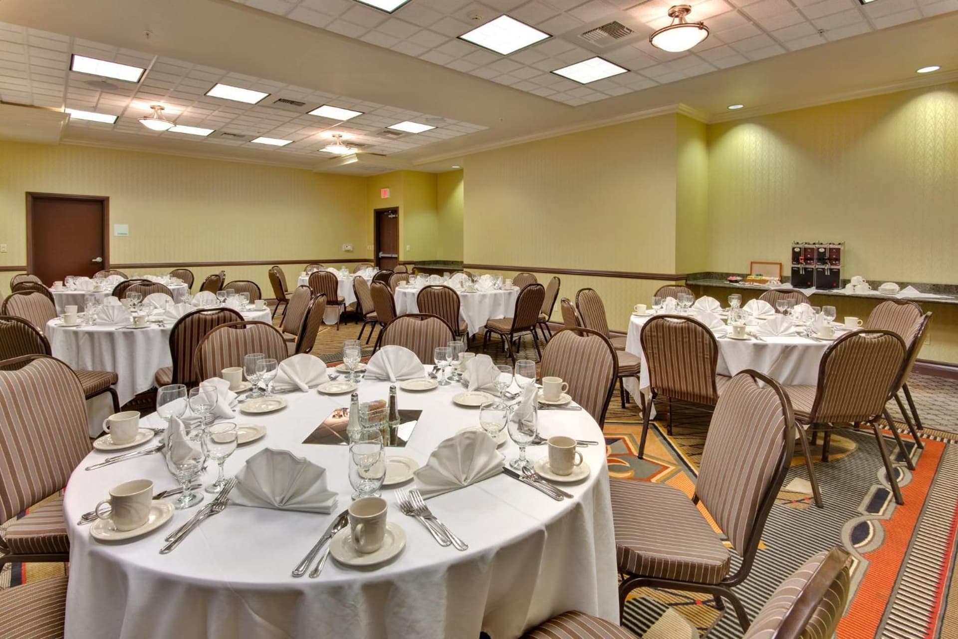 Holiday Inn & Suites Bakersfield by IHG interior in Bakersfield, CA — gallery photo 2