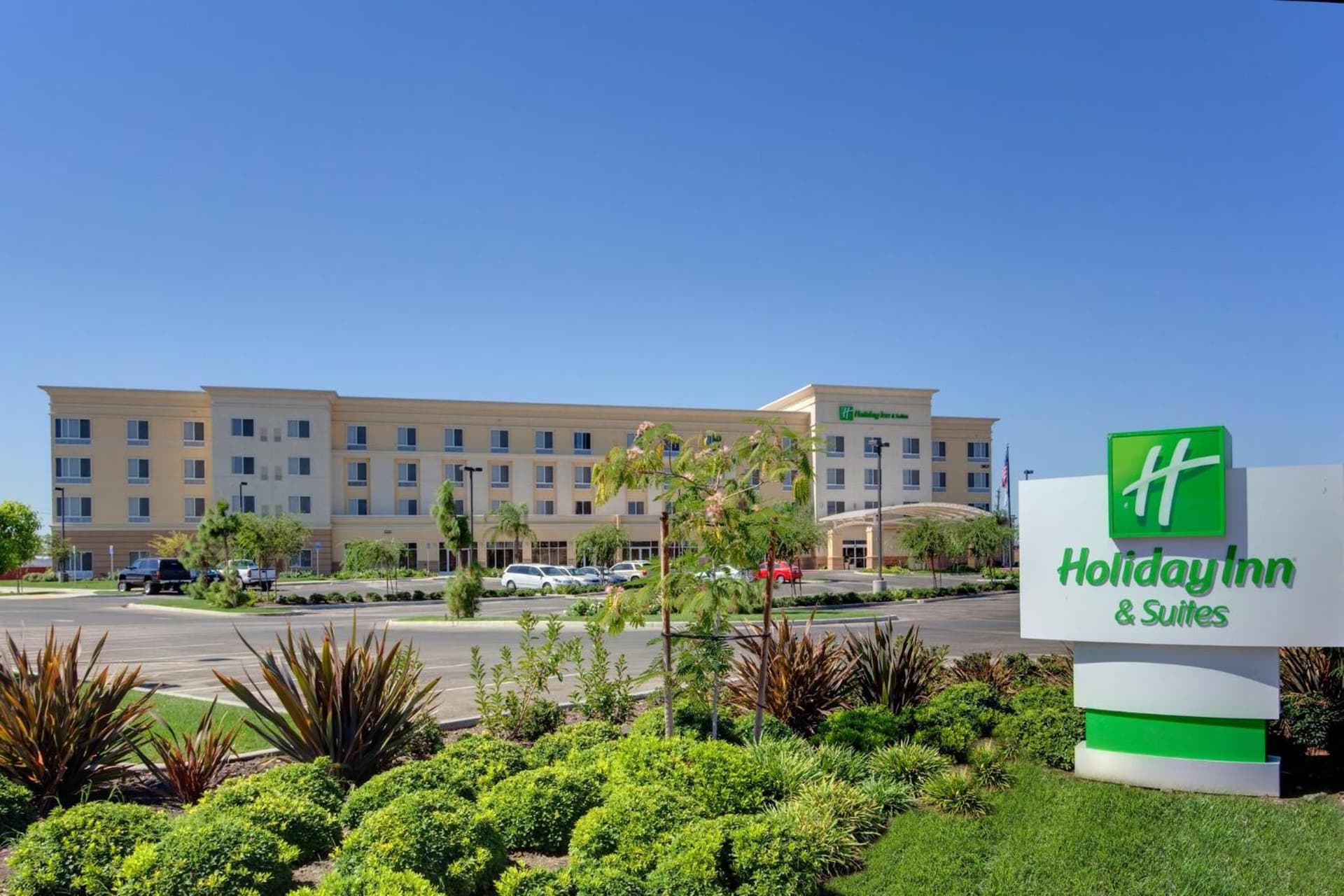 Holiday Inn & Suites Bakersfield by IHG gallery photo in Bakersfield, CA — image 5