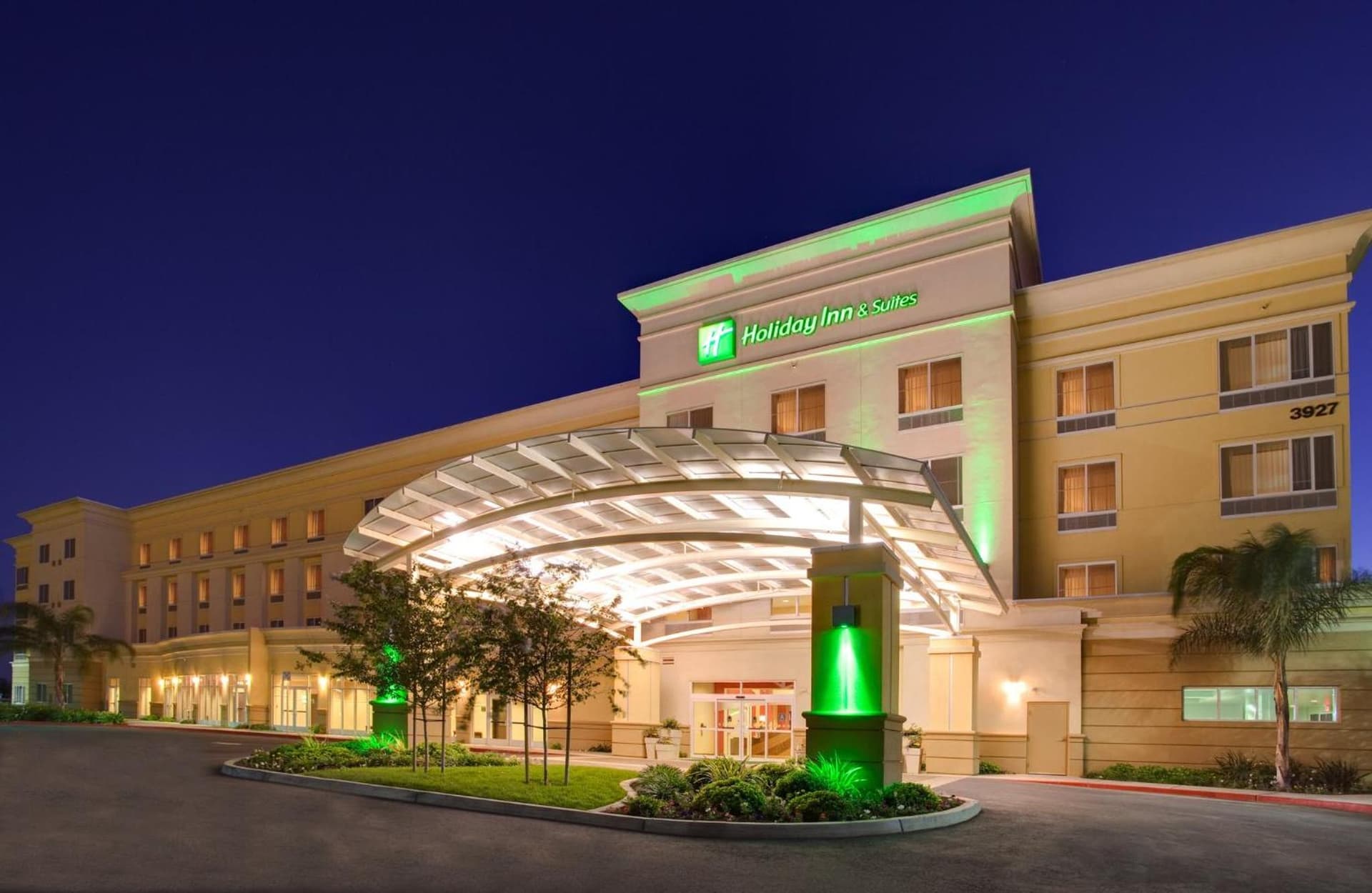 Holiday Inn & Suites Bakersfield by IHG property views in Bakersfield, CA — gallery photo 3