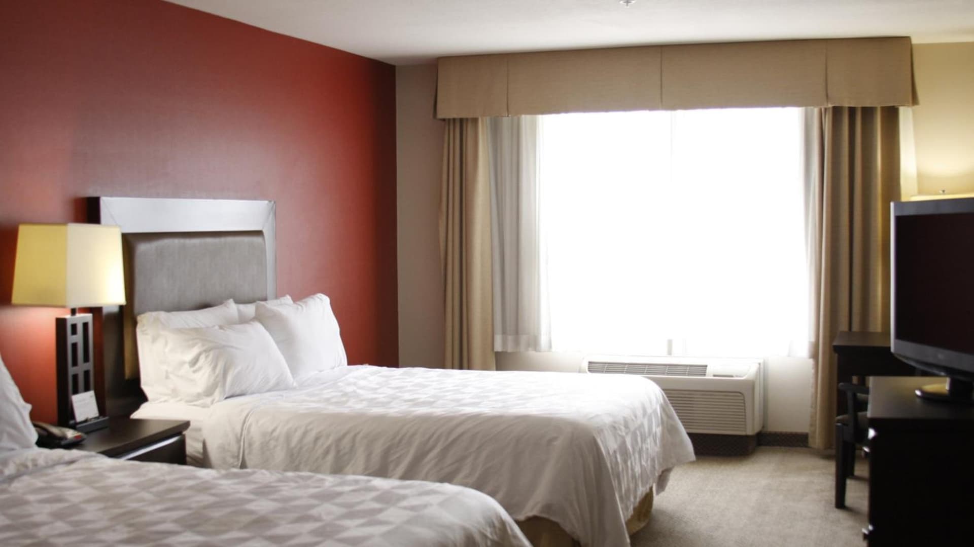 Holiday Inn & Suites Bakersfield by IHG gallery photo in Bakersfield, CA — image 4