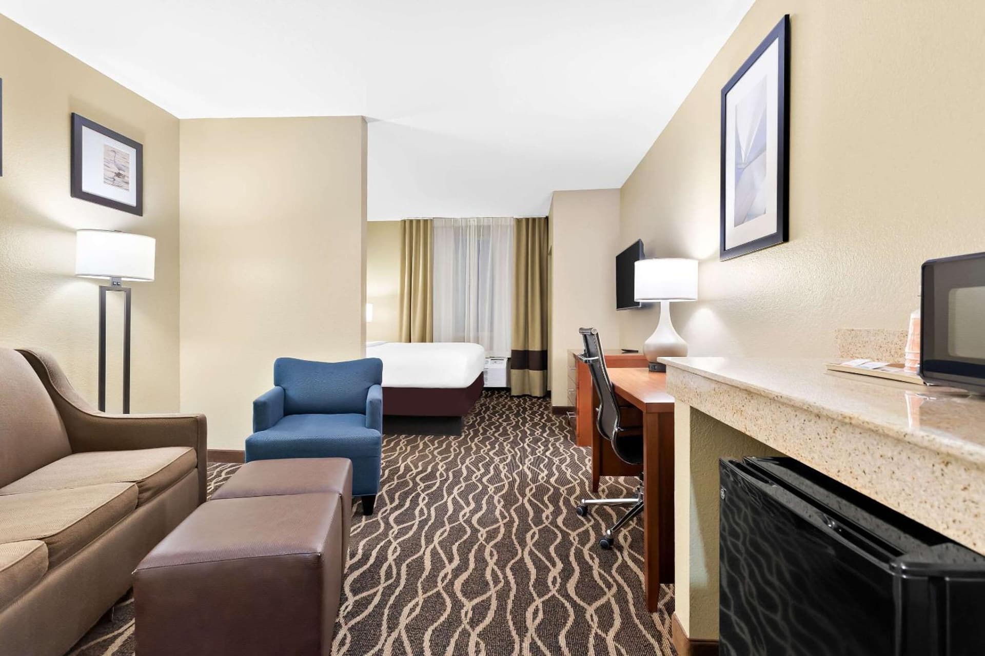 Comfort Suites Tampa Airport North interior in Tampa, FL — gallery photo 2