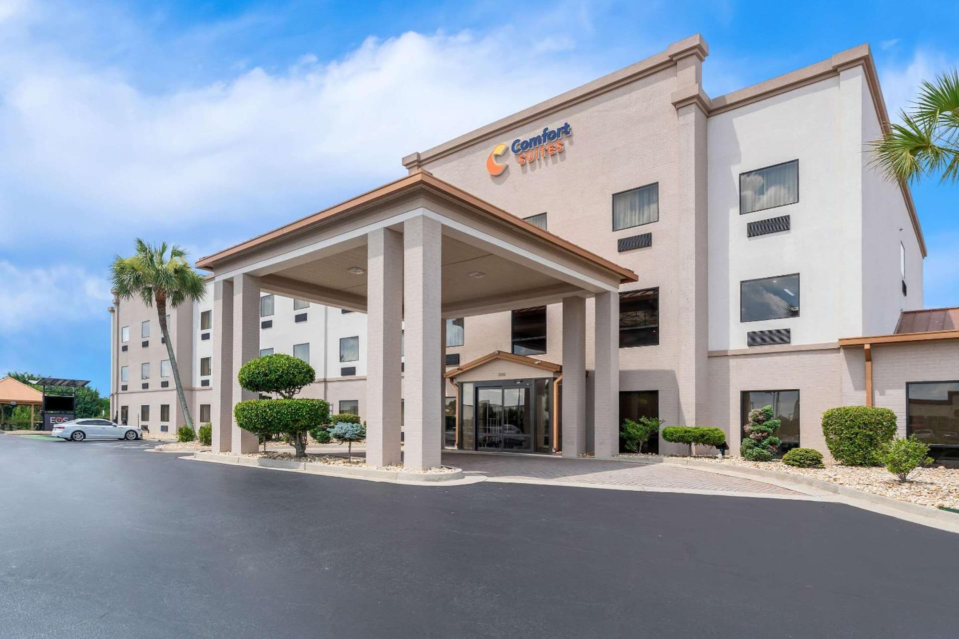 Comfort Suites near Robins Air Force Base property views in Warner Robins, GA — gallery photo 3