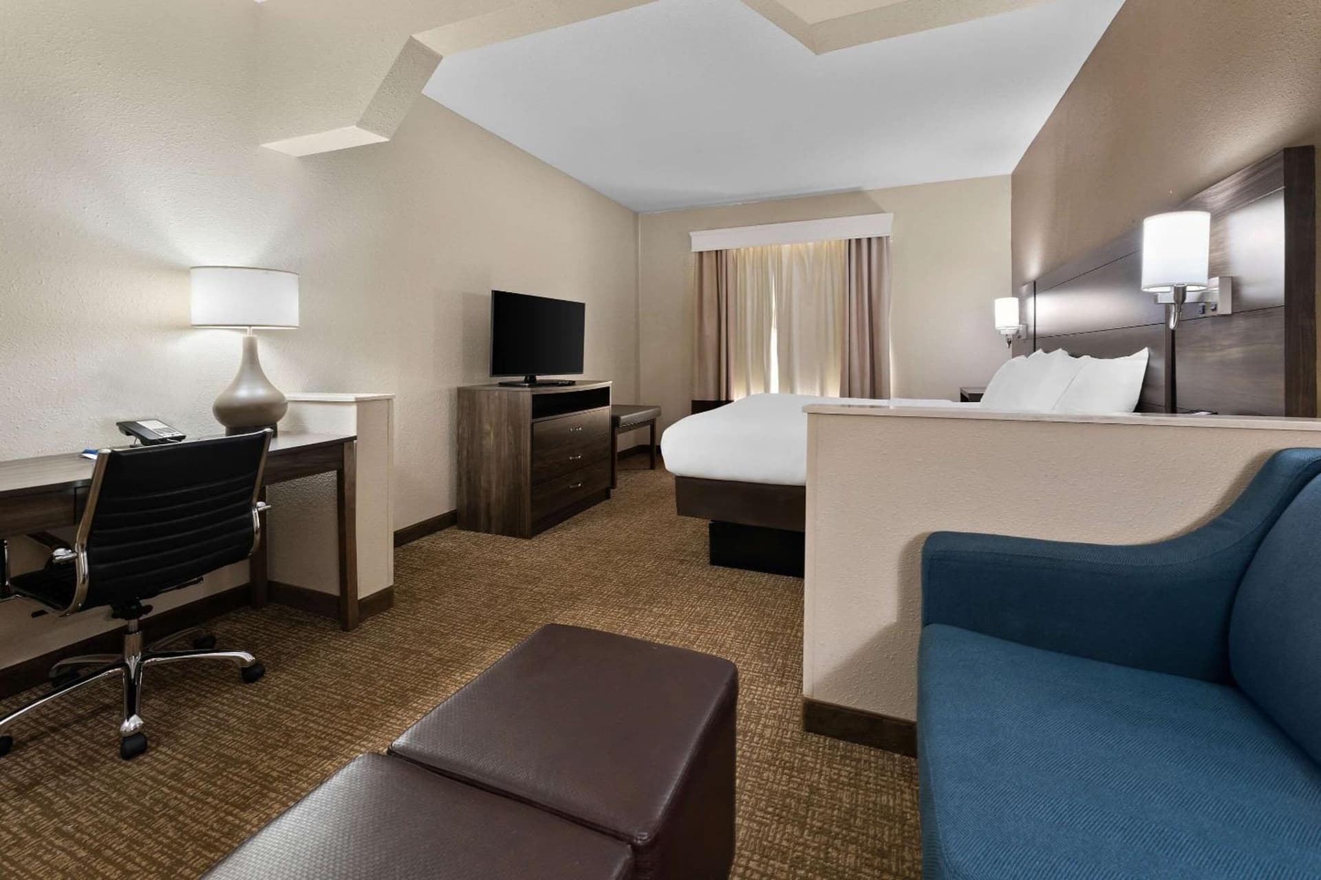 Comfort Suites near Robins Air Force Base gallery photo in Warner Robins, GA — image 28