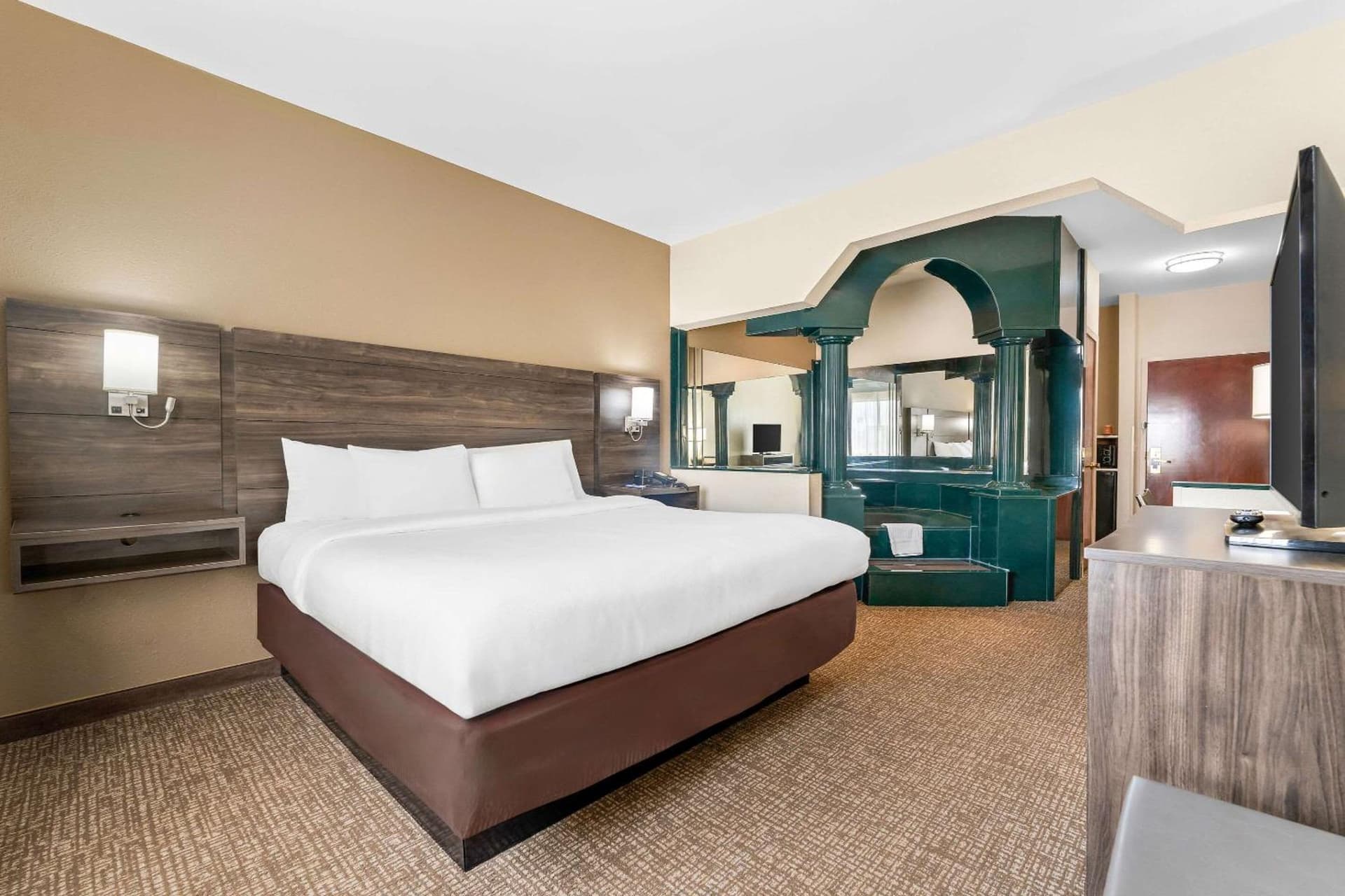 Comfort Suites near Robins Air Force Base gallery photo in Warner Robins, GA — image 57