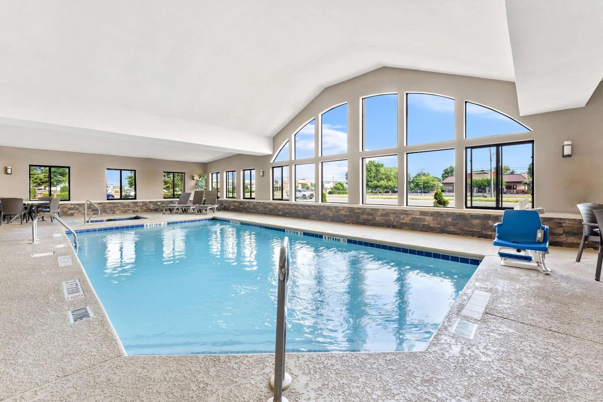 Comfort Suites near Robins Air Force Base gallery photo in Warner Robins, GA — image 38