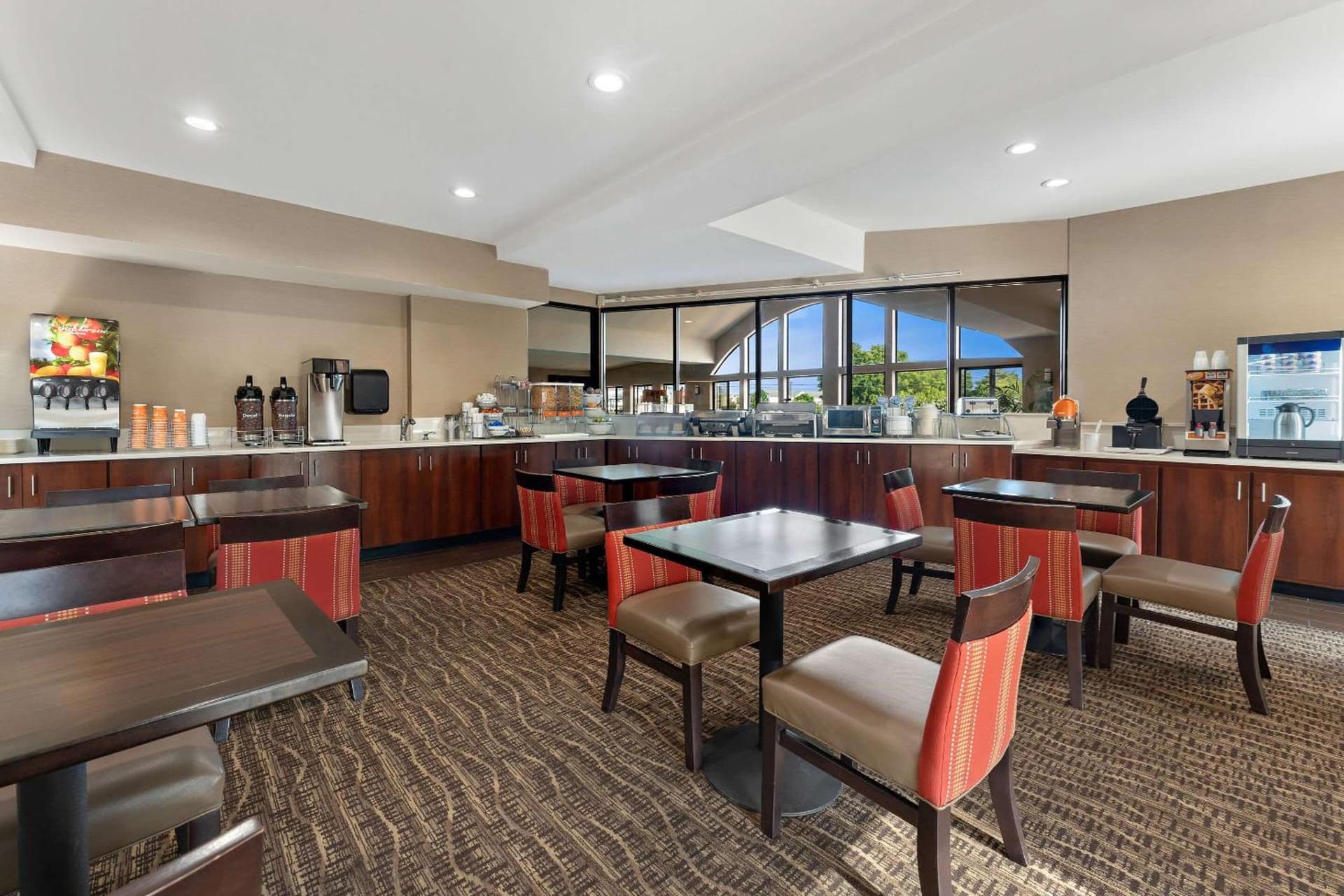 Comfort Suites near Robins Air Force Base gallery photo in Warner Robins, GA — image 52