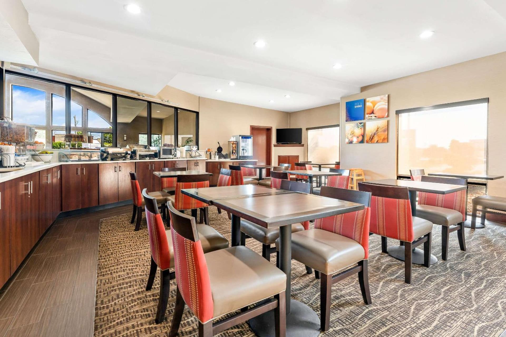 Comfort Suites near Robins Air Force Base gallery photo in Warner Robins, GA — image 34