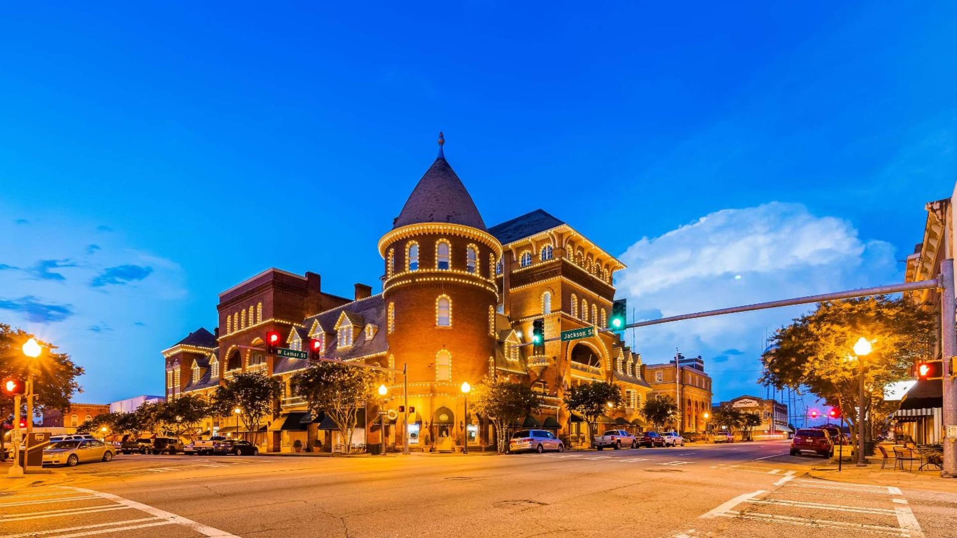 Windsor Hotel, an Ascend Collection Hotel featured exterior or lobby in Americus, GA — similar hotel
