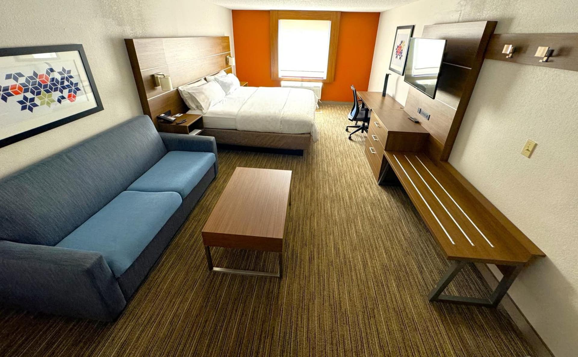 Holiday Inn Express & Suites - Lincoln East - White Mountains by IHG property views in Lincoln — gallery photo 3