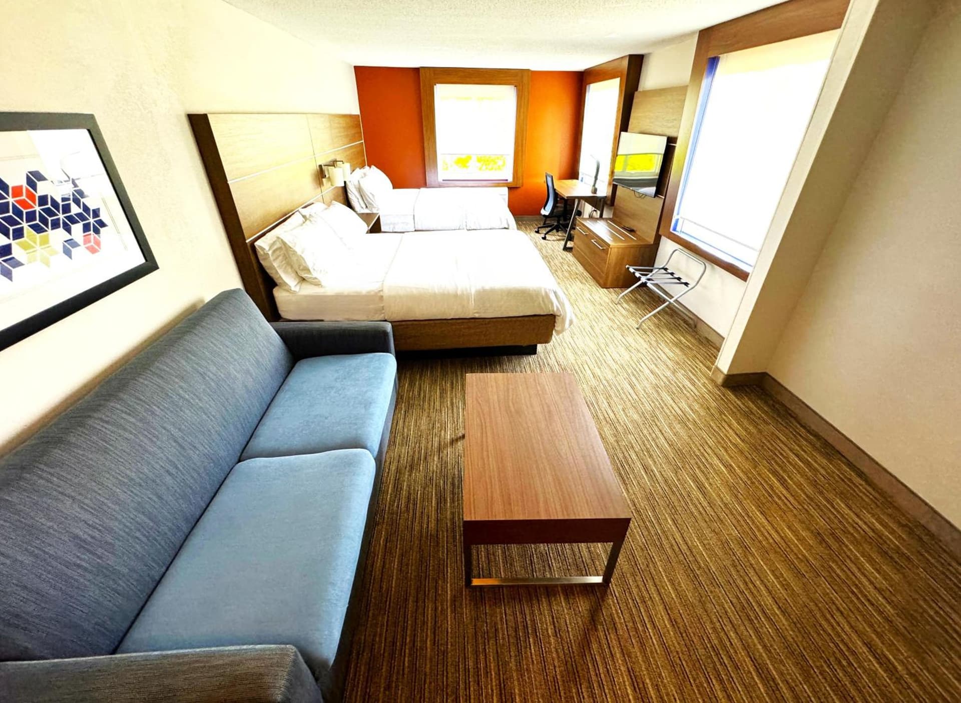 Holiday Inn Express & Suites - Lincoln East - White Mountains by IHG interior in Lincoln — gallery photo 2