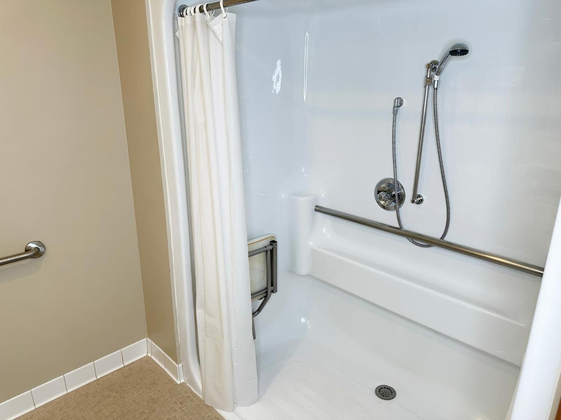 Farmstead Inn and Conference Center property views in Shipshewana, IN — gallery photo 3