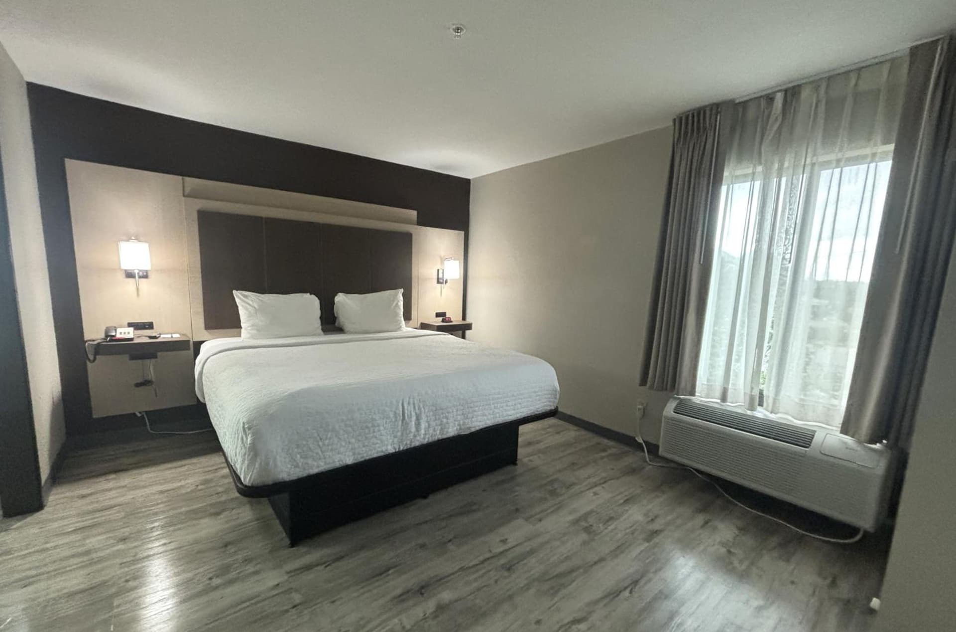 Quality Inn & Suites at Airport Blvd I-65 gallery photo in Mobile, AL — image 12