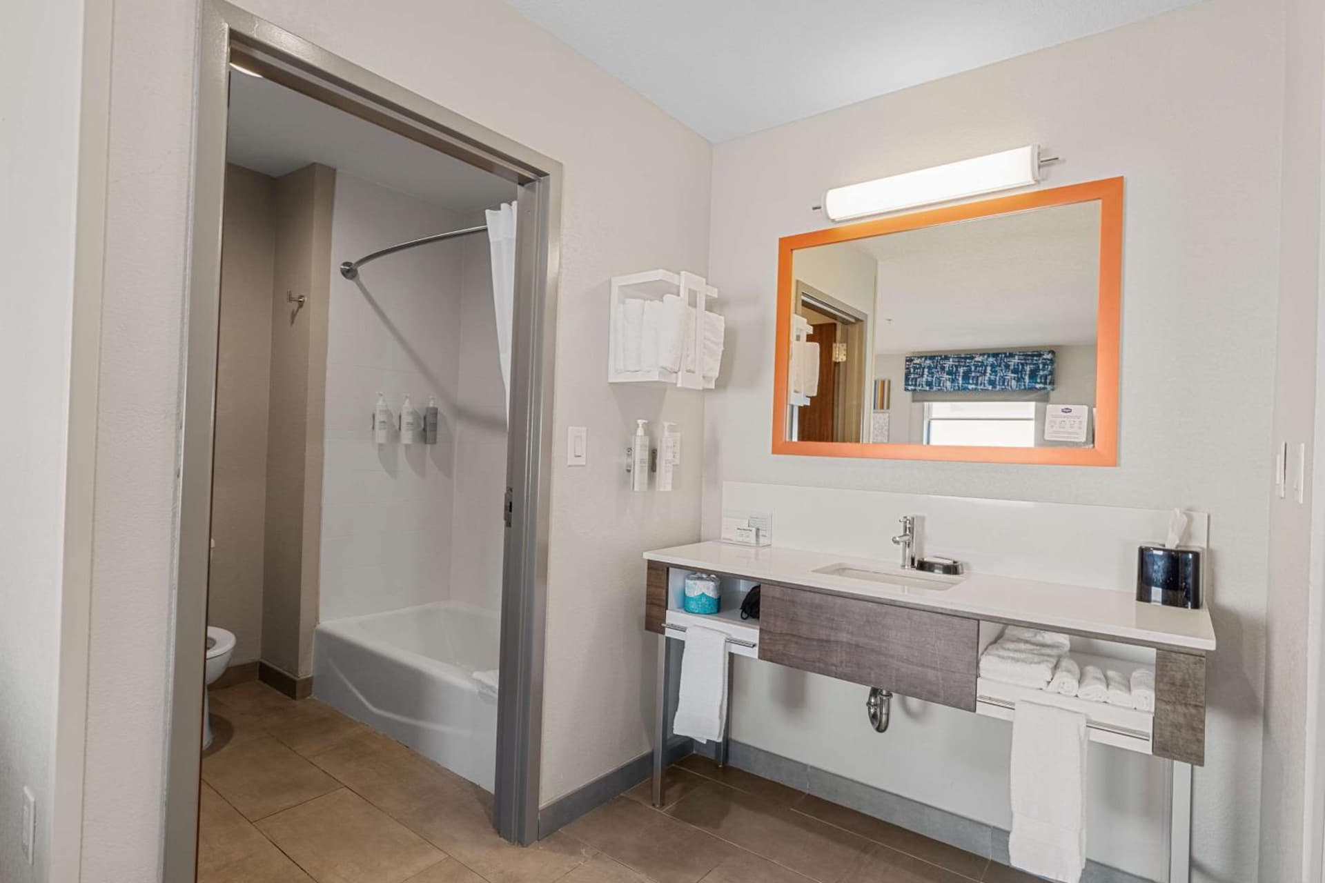 Hampton Inn & Suites Selma-San Antonio/Randolph AFB gallery photo in Selma, TX — image 20