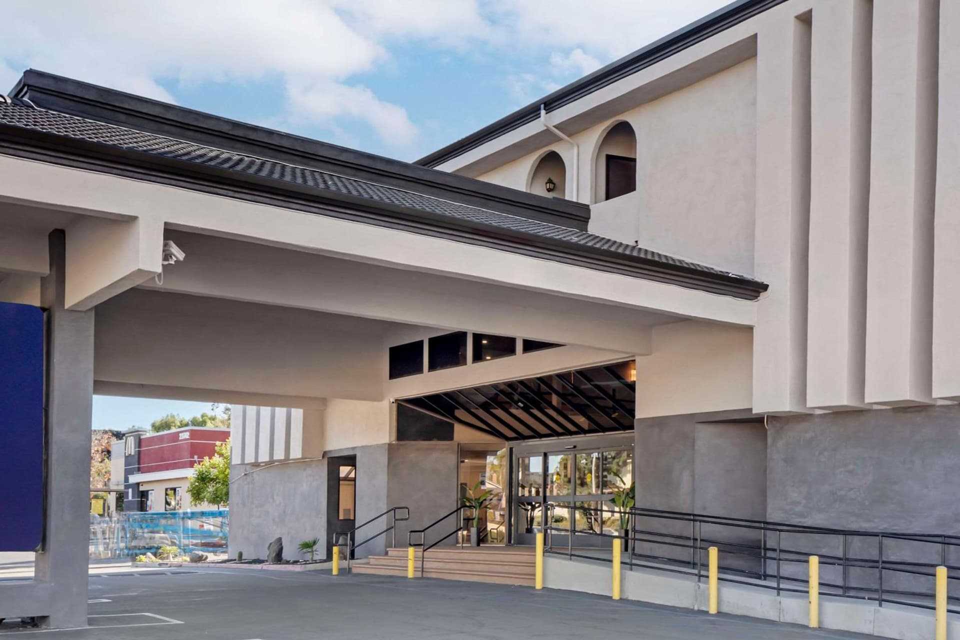 Comfort Inn & Suites Irvine Spectrum interior in Lake Forest, CA — gallery photo 2