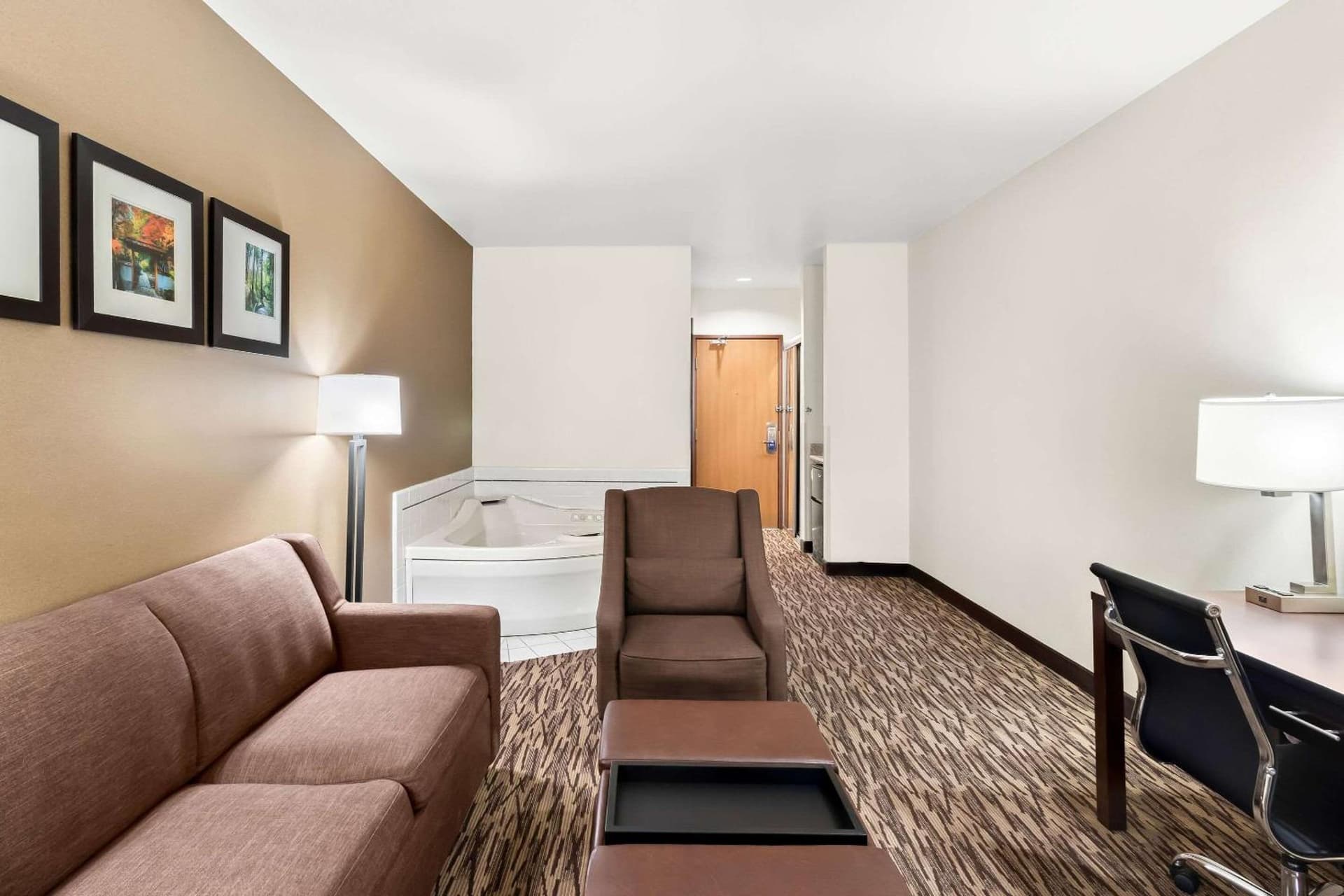 Comfort Suites Portland Airport property views in Portland, OR — gallery photo 3