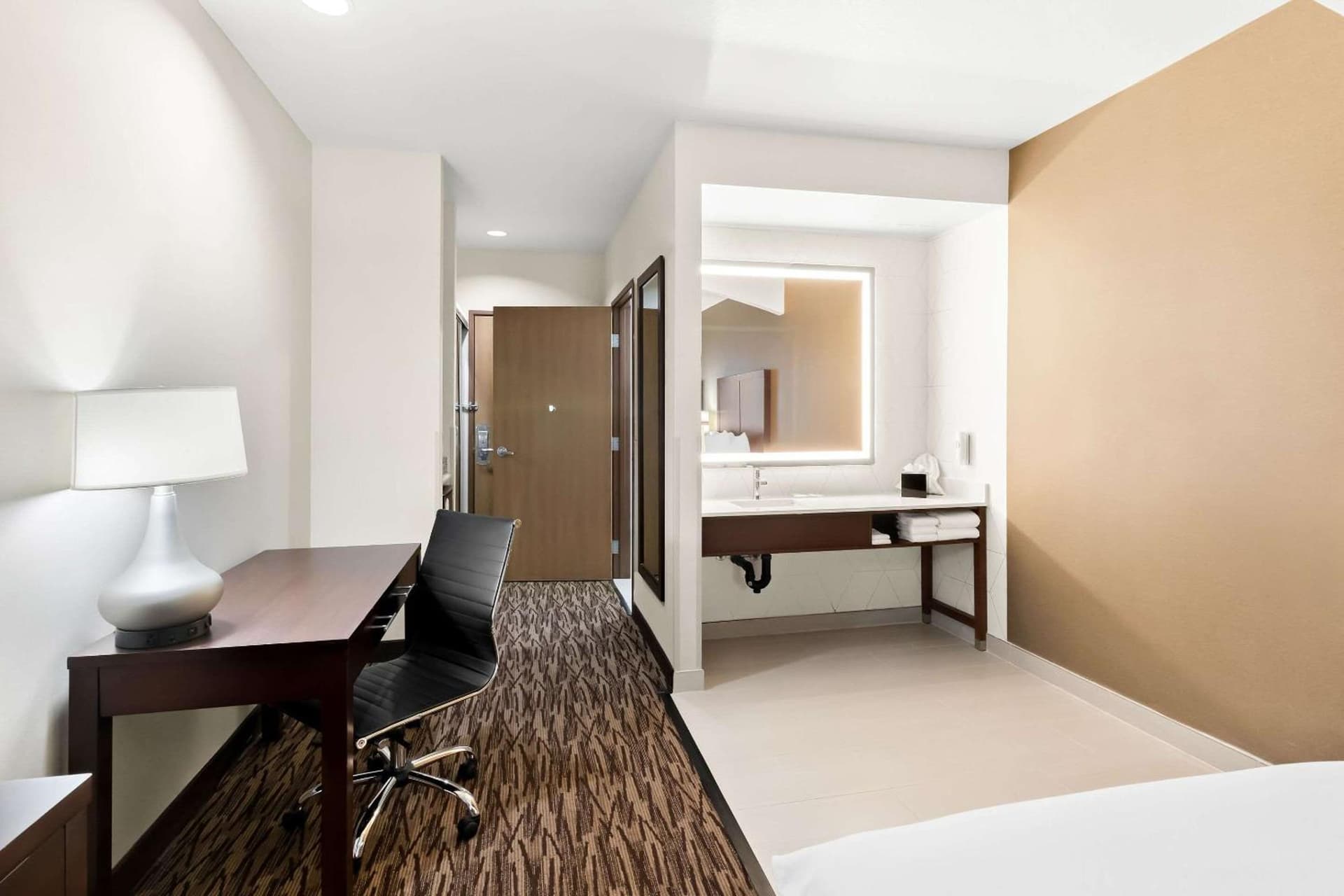 Comfort Suites Portland Airport gallery photo in Portland, OR — image 57