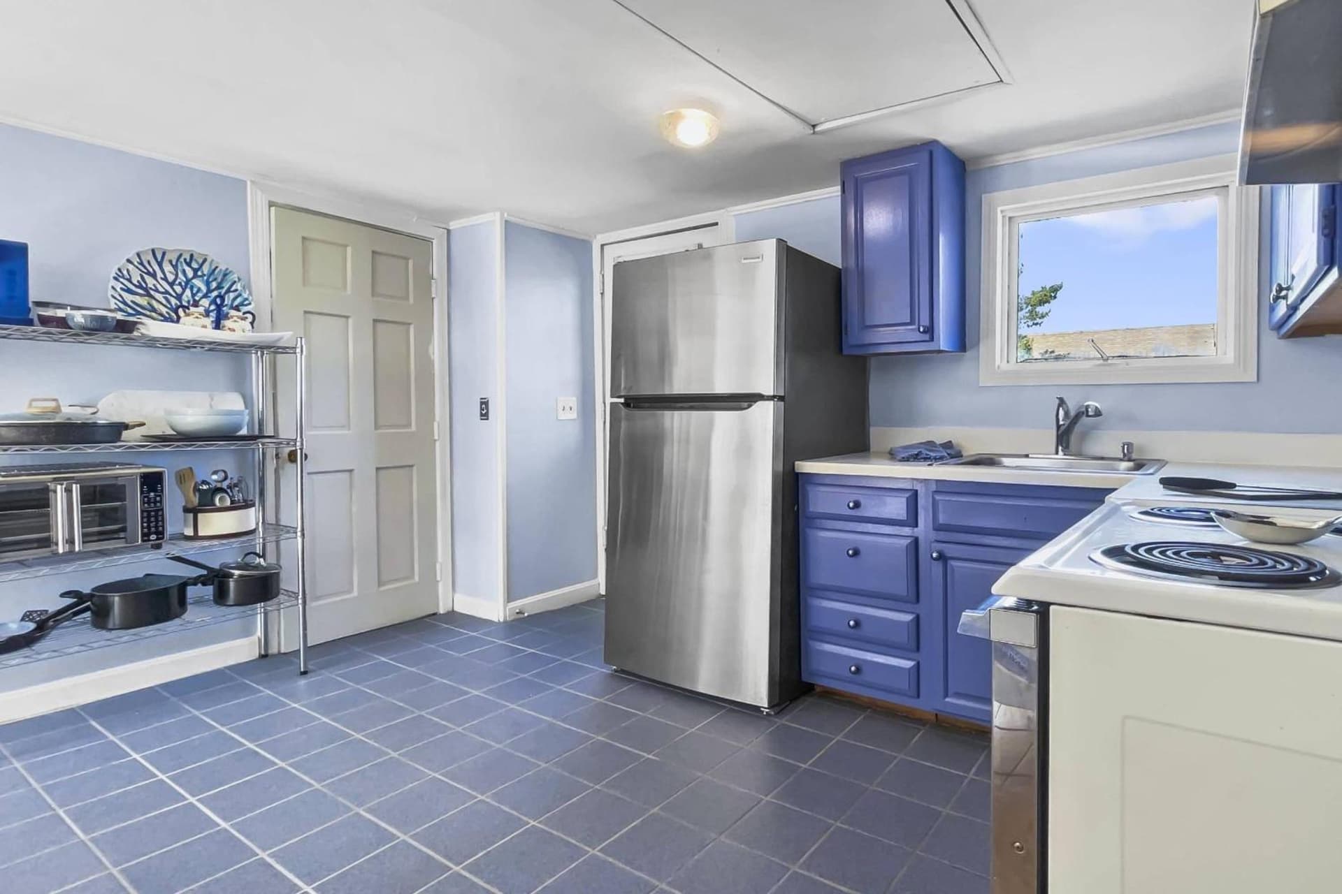 Sunnyside property views in Newburyport, MA — gallery photo 3