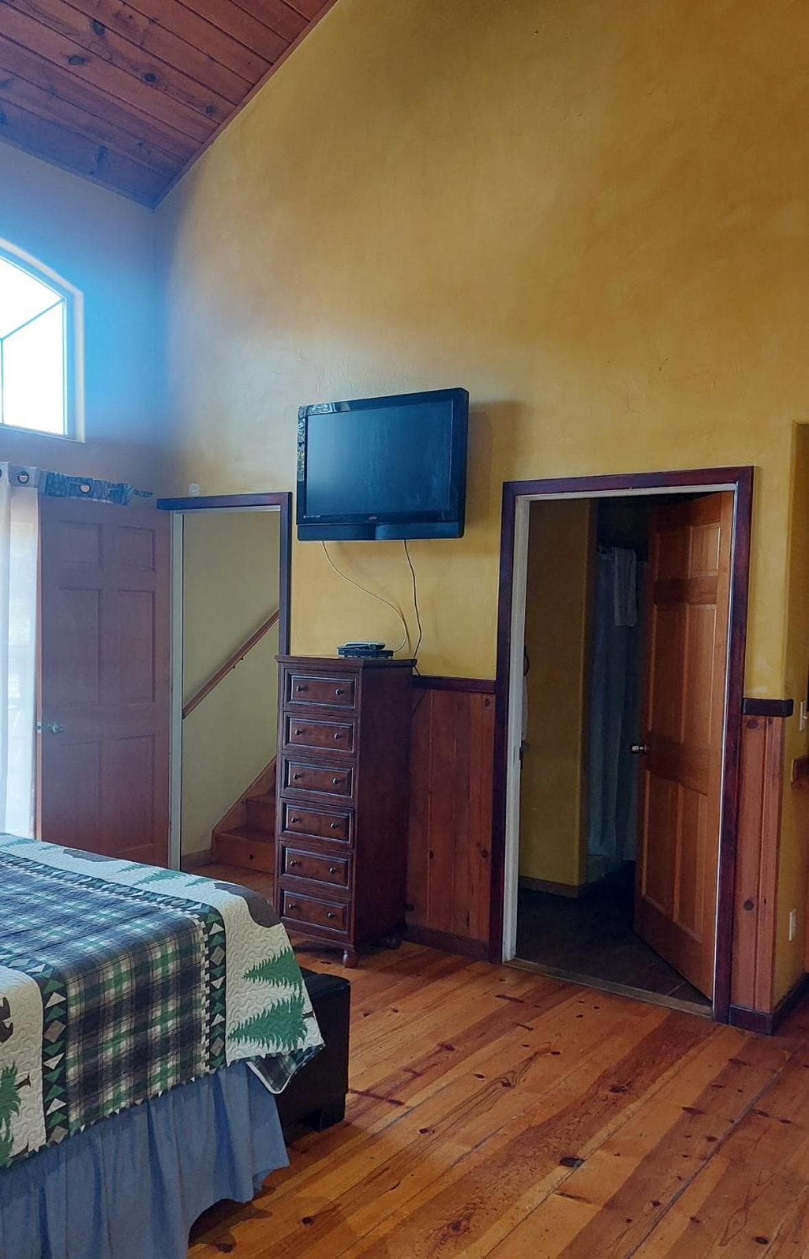 Sequoia River Front Cabins gallery photo in Three Rivers, CA — image 6