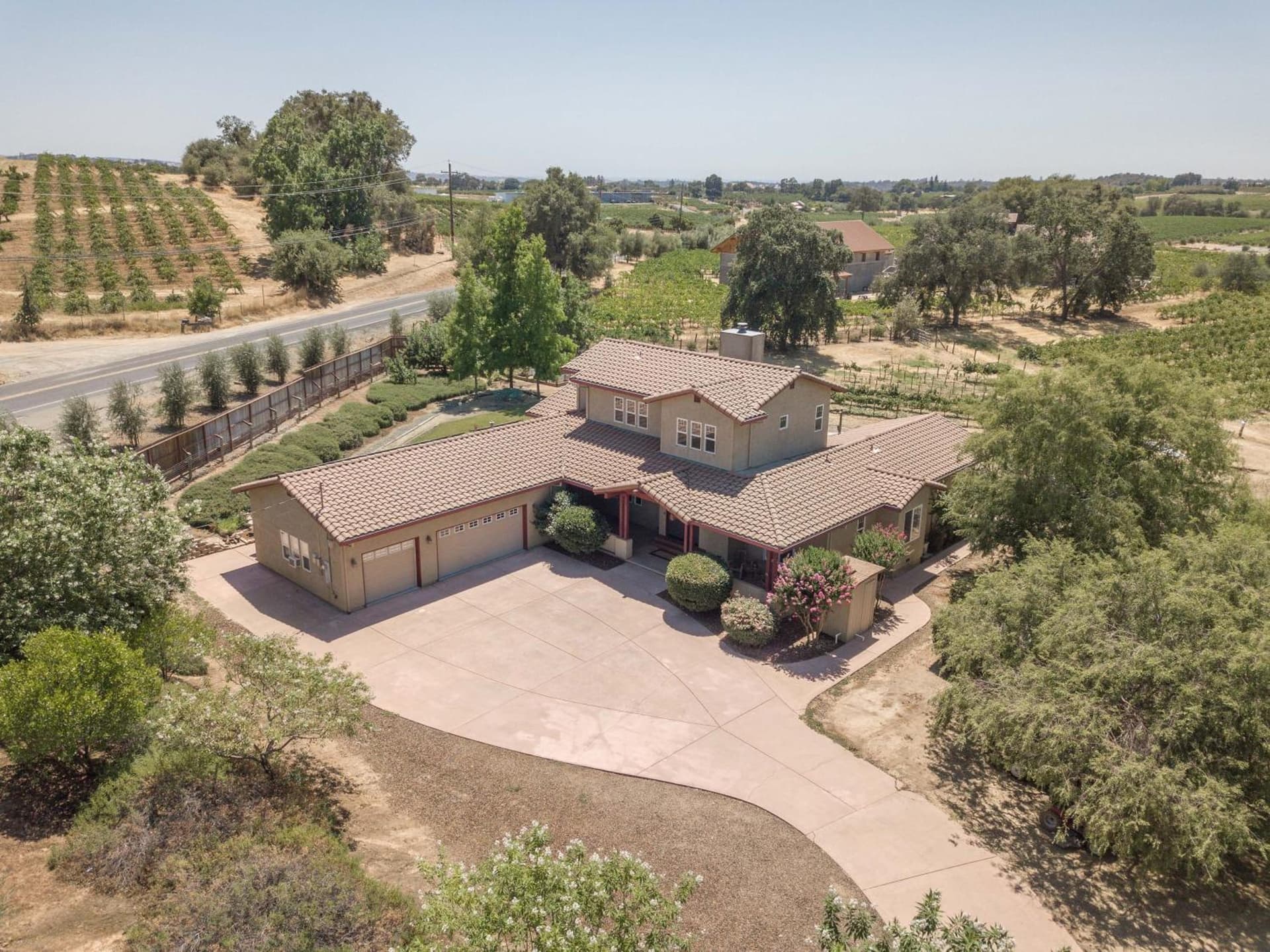 Balcony Suite 2 Fraser Family Vineyard Stay in Amador gallery photo in Plymouth, CA — image 10