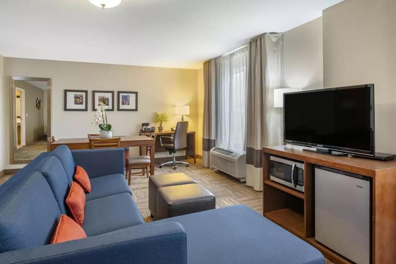 Comfort Suites Urbana Champaign, University Area gallery photo in Champaign, IL — image 10