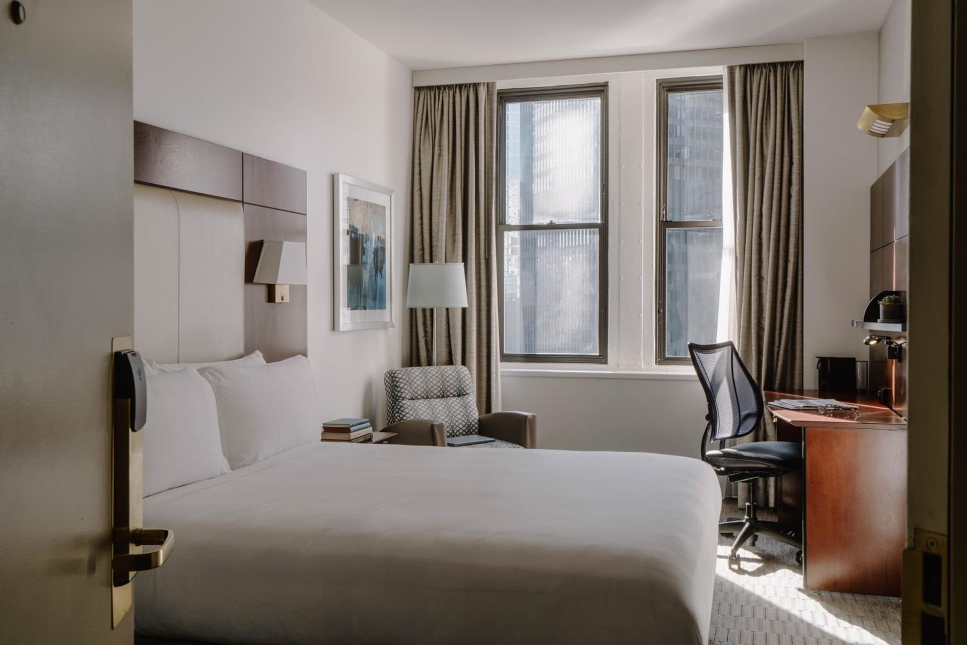 Club Quarters Hotel Wacker at Michigan, Chicago gallery photo in Chicago, IL — image 12