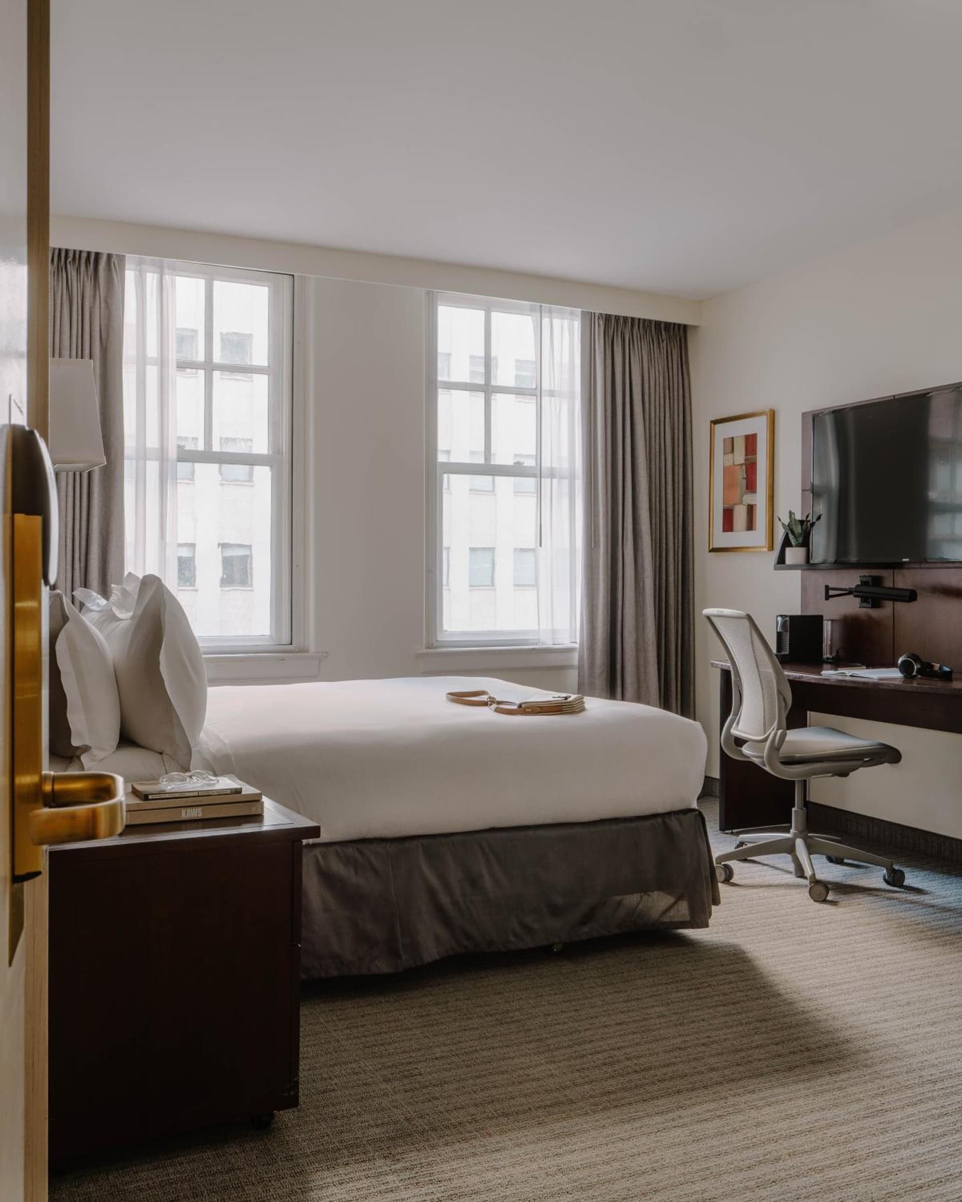 Club Quarters Hotel Downtown, Houston gallery photo in Houston, TX — image 8