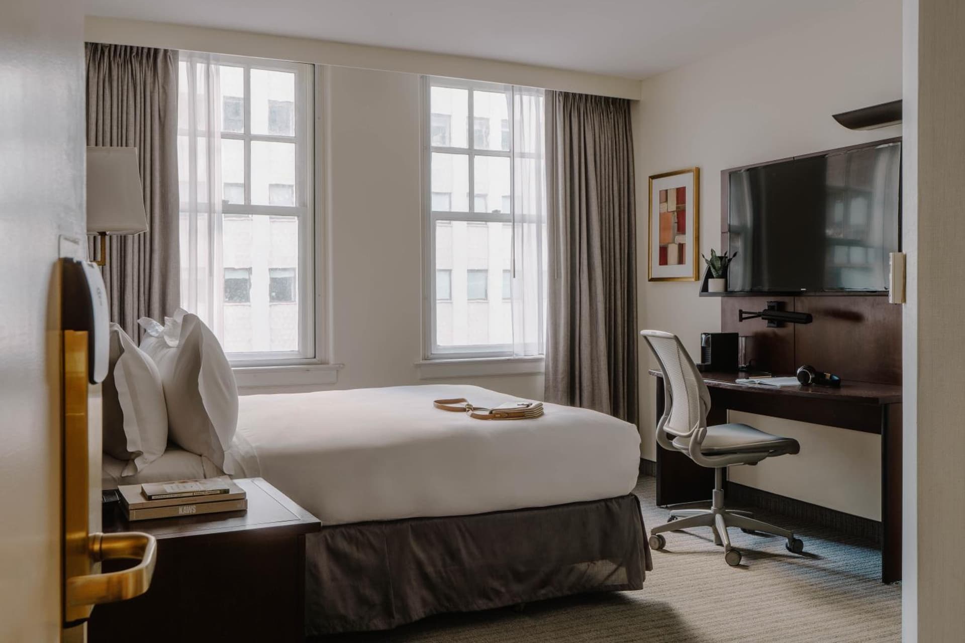 Club Quarters Hotel Downtown, Houston gallery photo in Houston, TX — image 76