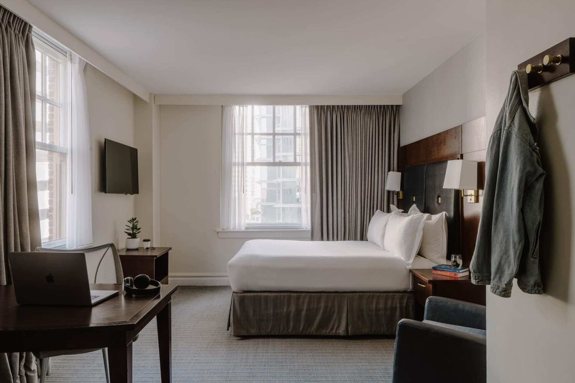 Club Quarters Hotel Downtown, Houston gallery photo in Houston, TX — image 25