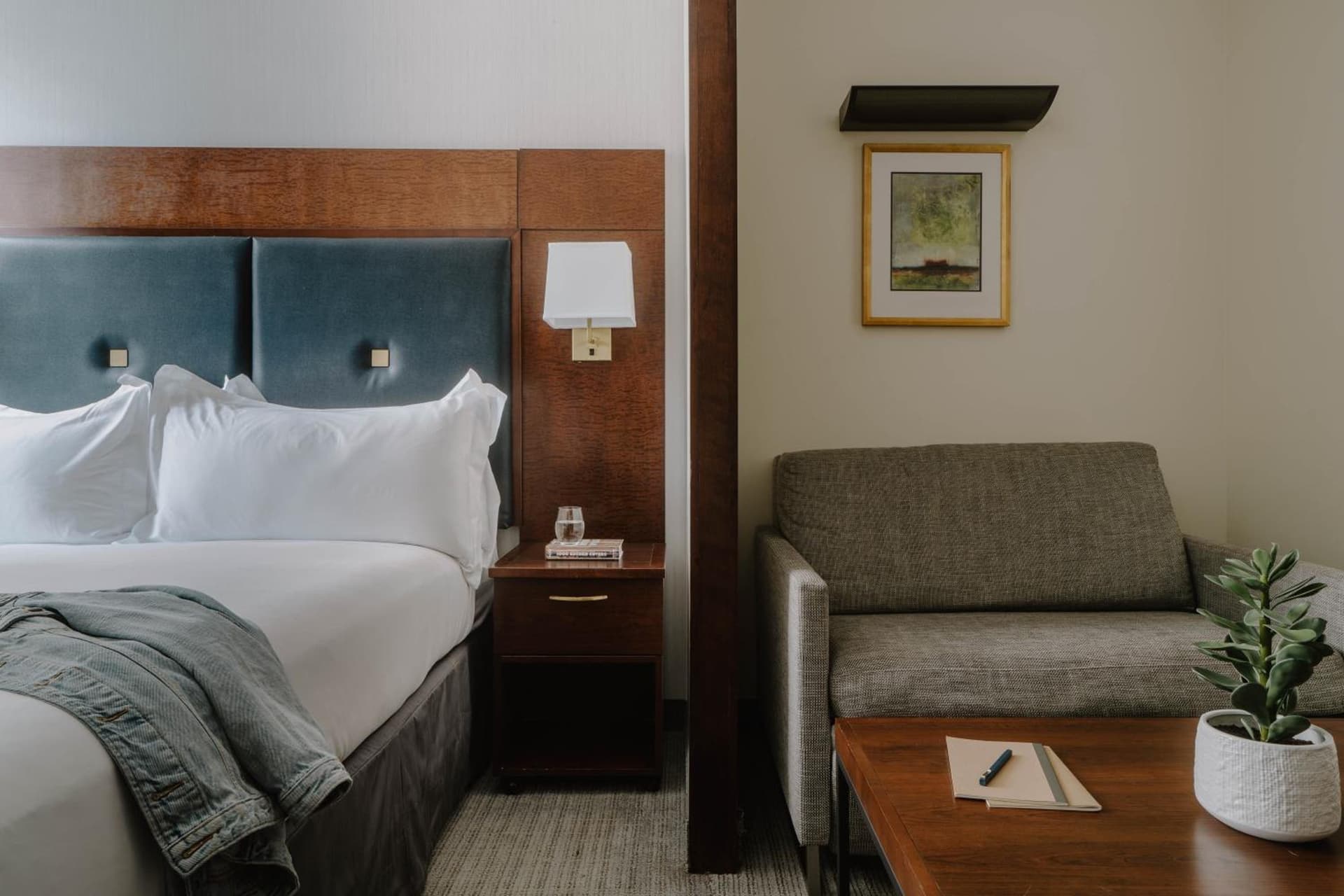 Club Quarters Hotel Downtown, Houston gallery photo in Houston, TX — image 7