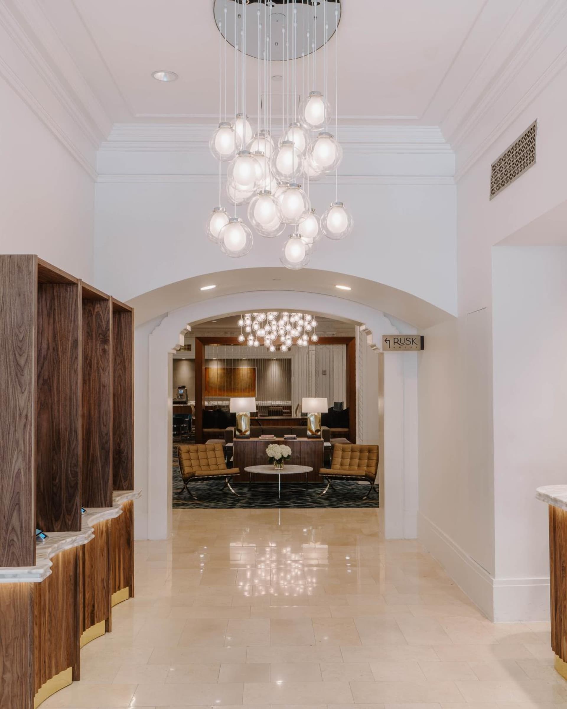 Club Quarters Hotel Downtown, Houston gallery photo in Houston, TX — image 99