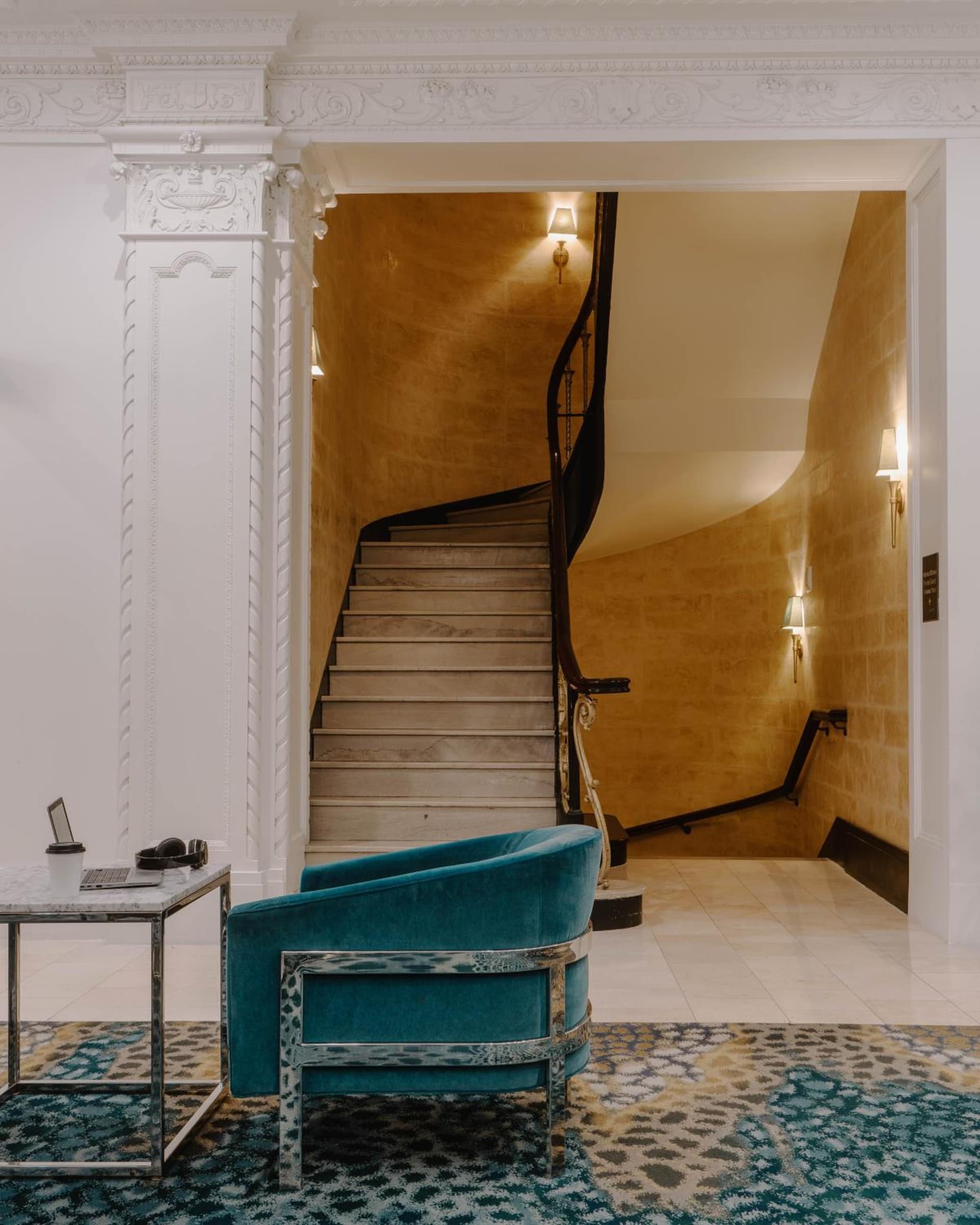 Club Quarters Hotel Downtown, Houston gallery photo in Houston, TX — image 6