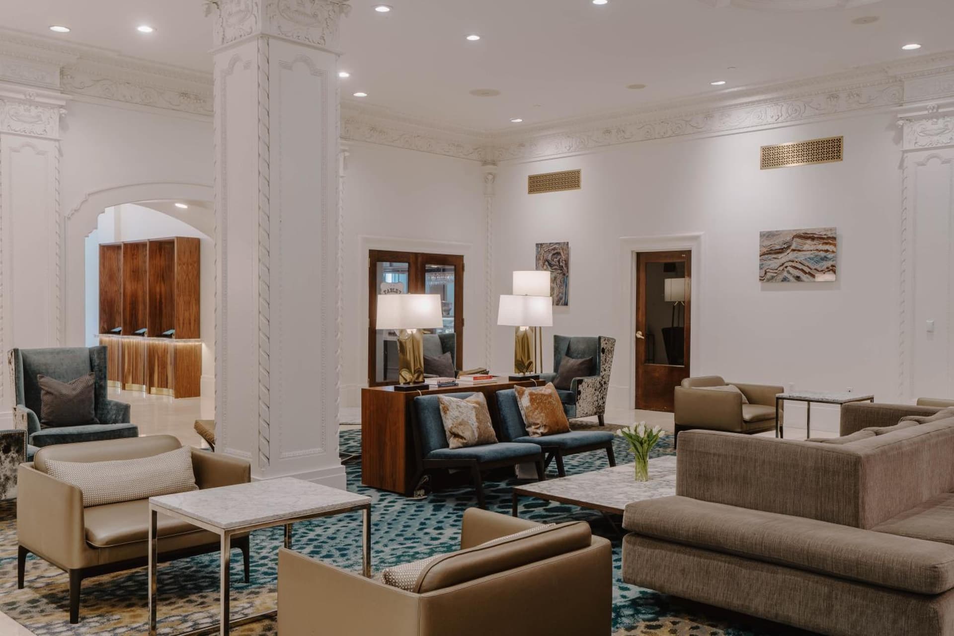 Club Quarters Hotel Downtown, Houston gallery photo in Houston, TX — image 54