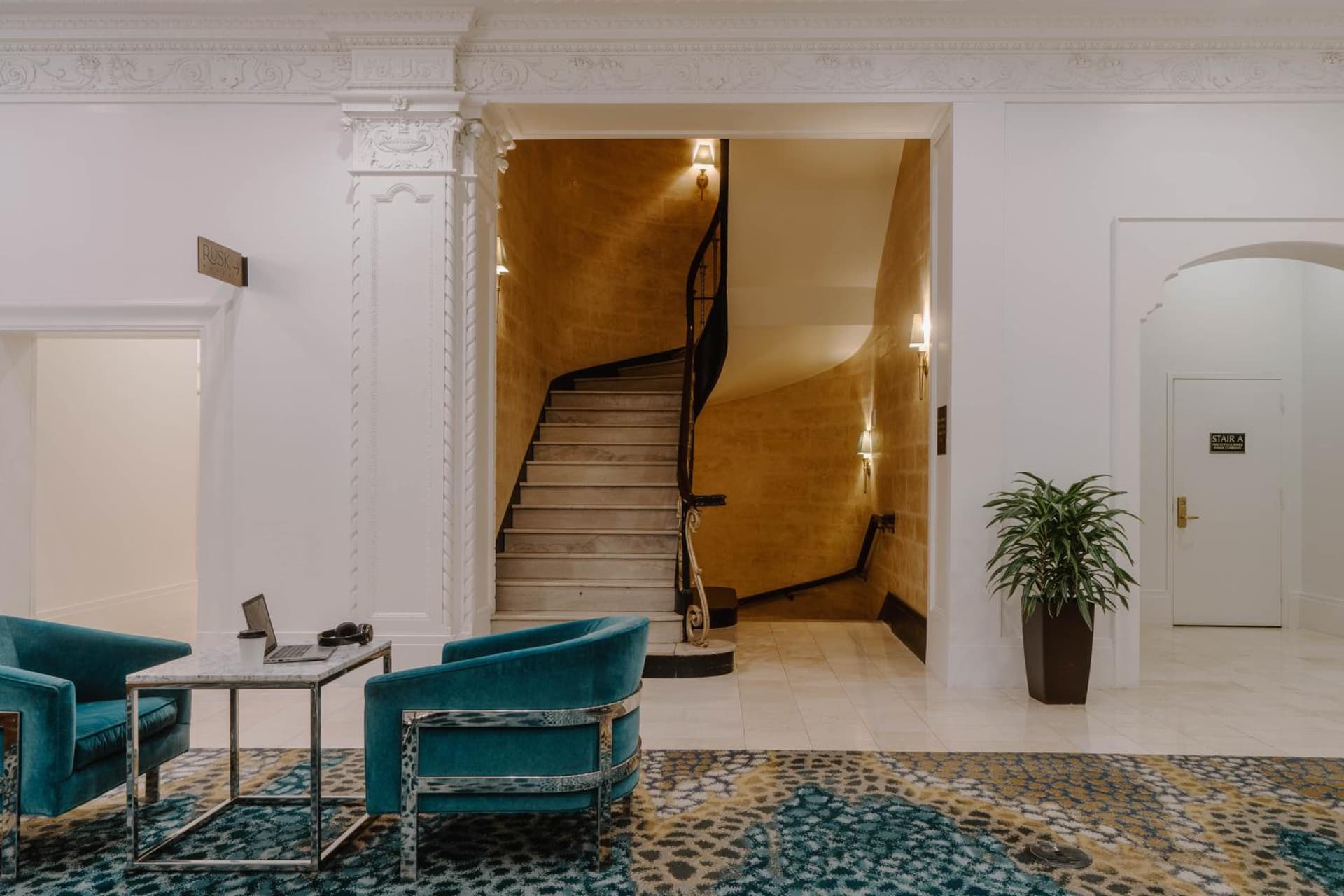 Club Quarters Hotel Downtown, Houston interior in Houston, TX — gallery photo 2