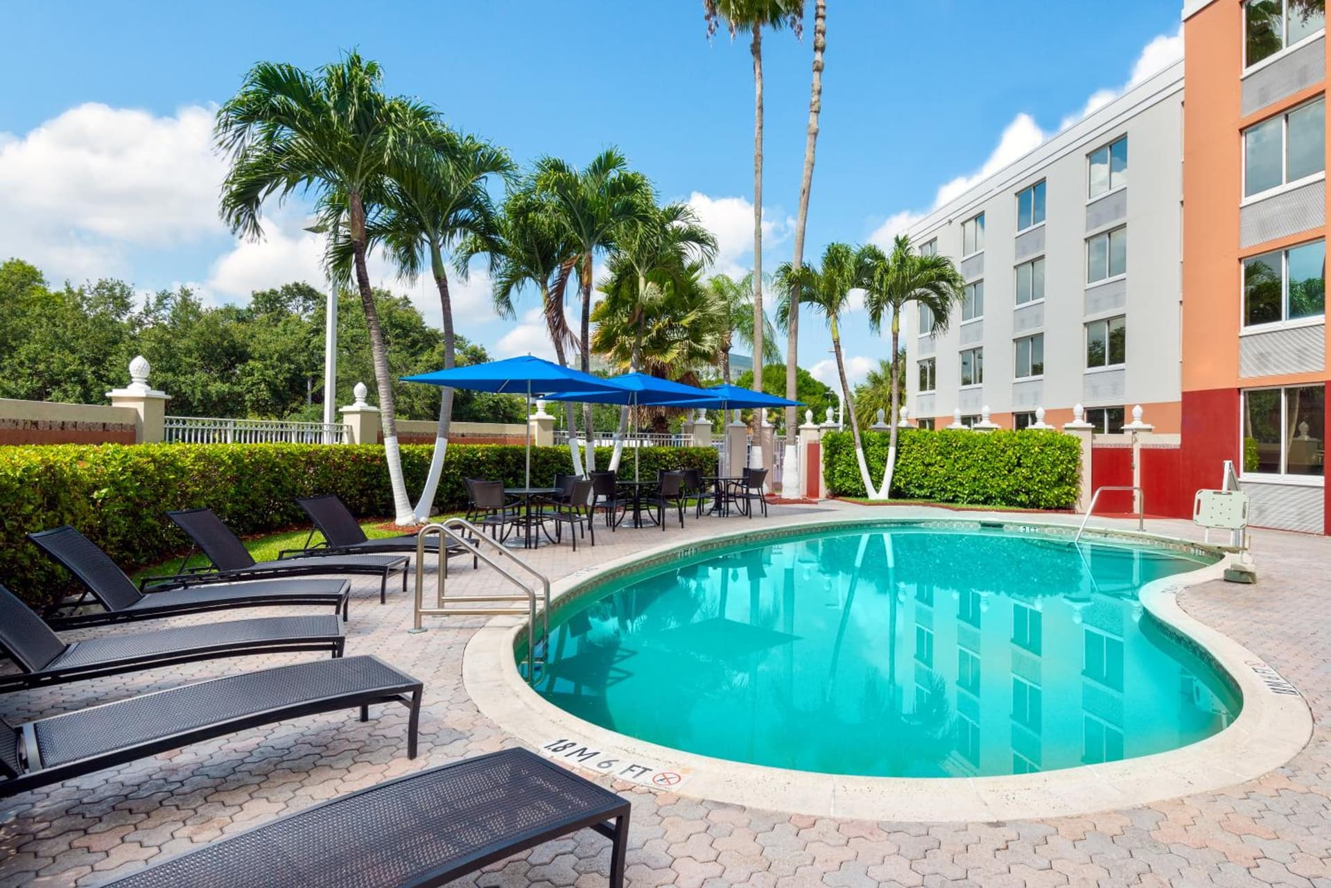 Holiday Inn Express Miami Airport Doral Area by IHG interior in Miami, FL — gallery photo 2
